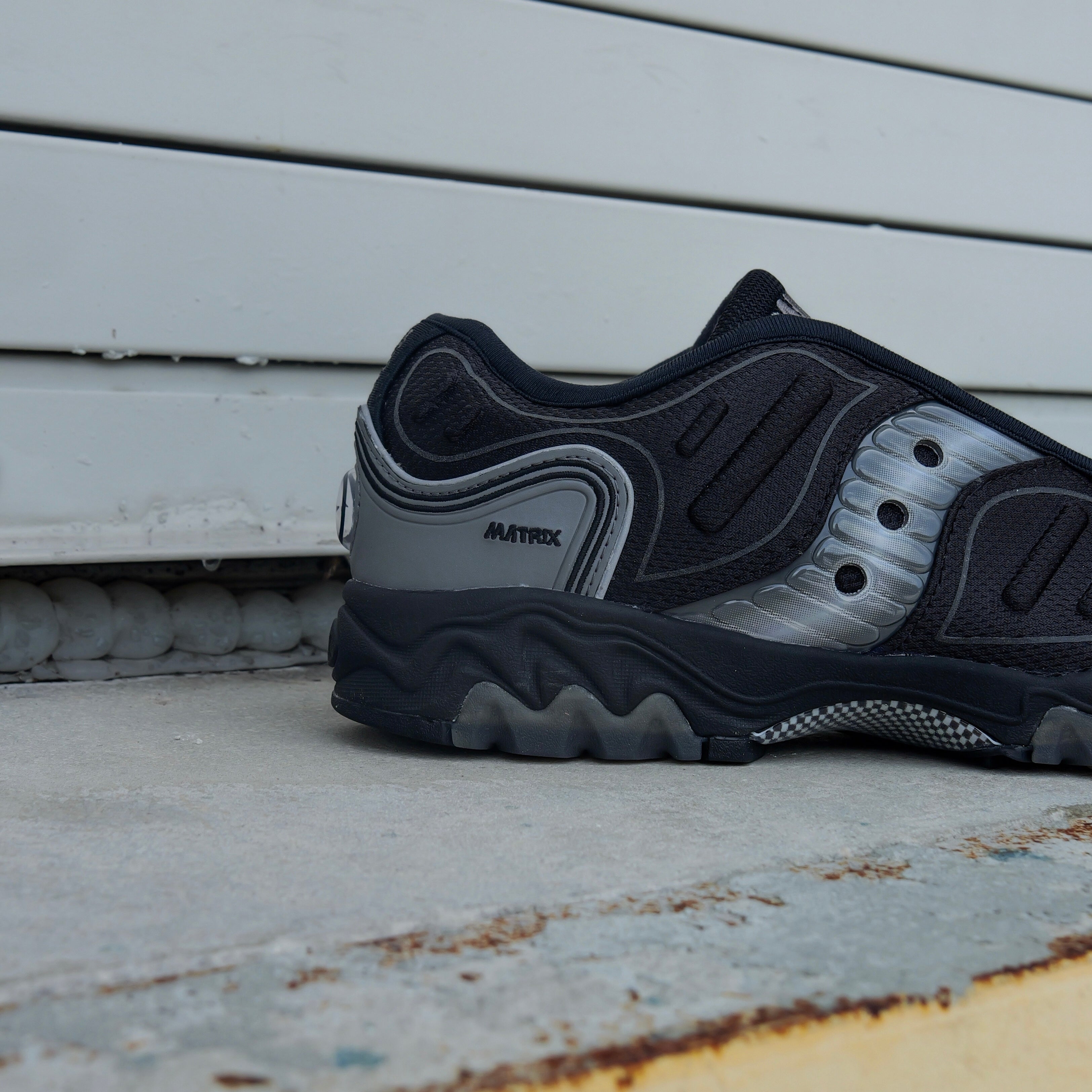 Saucony "Matrix" (Black/Metallic) - Saucony