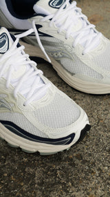 Mens Saucony ProGrid Omni 9 (White/Navy) - Saucony