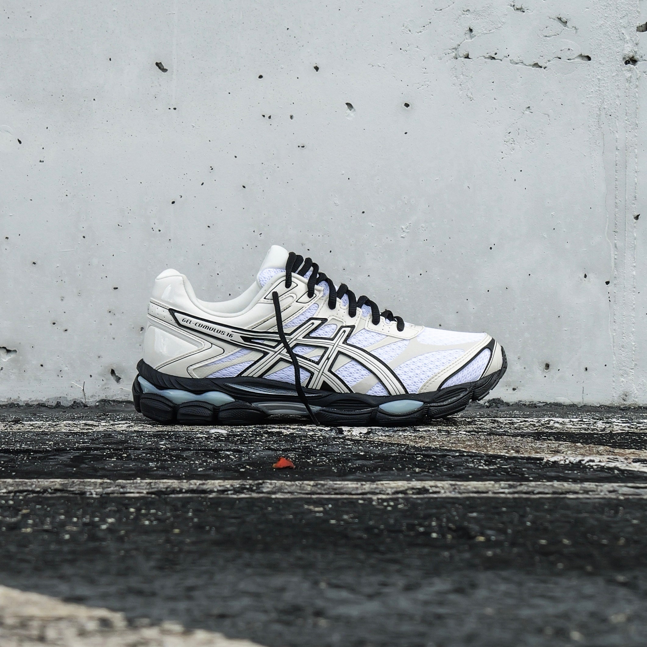 Mens Asics Gel-Cumulus 16 (White/Cream)