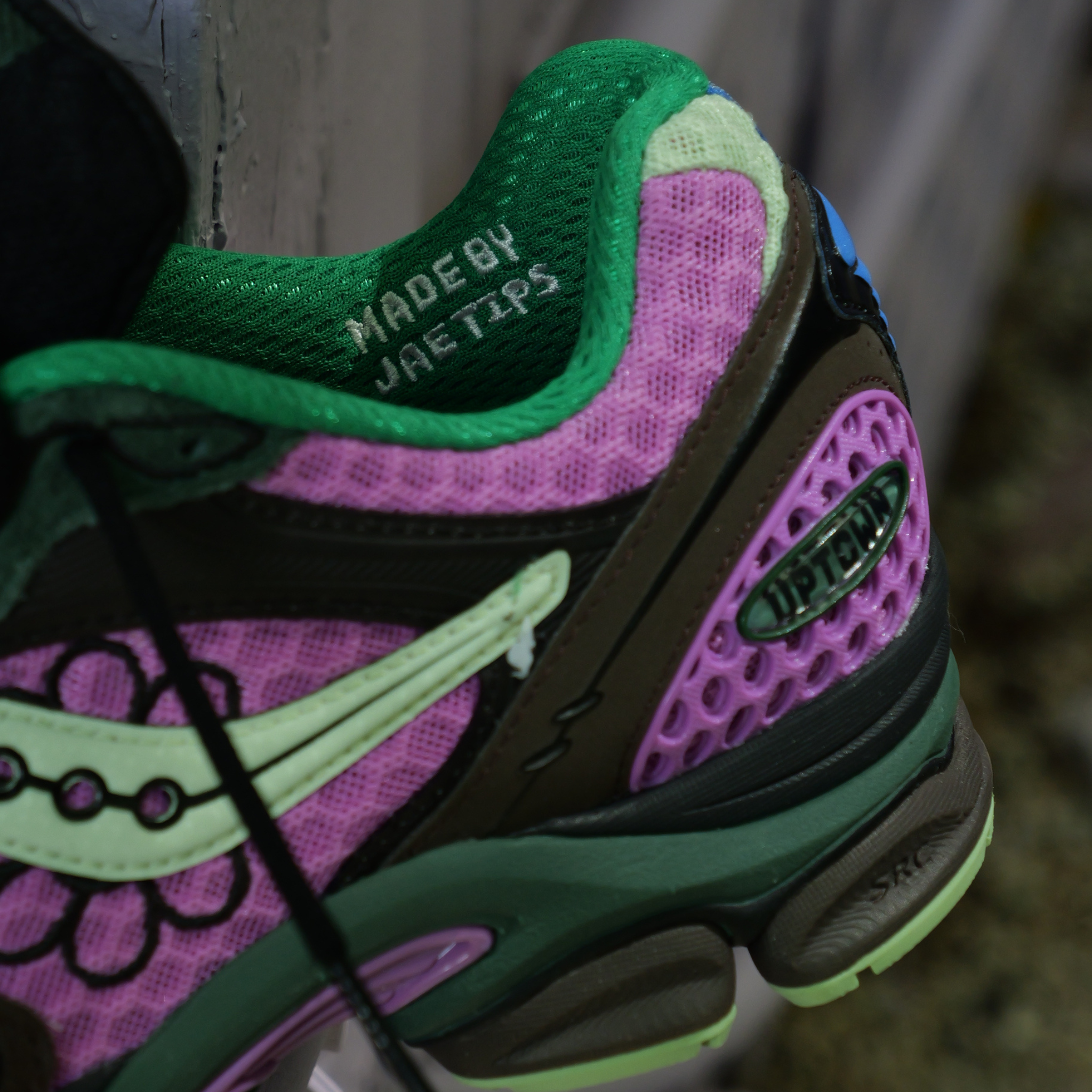 SAUCONY X JAE TIPS Progrid Triumph 4 Perilla (Violet/Earth) - VIP Saucony