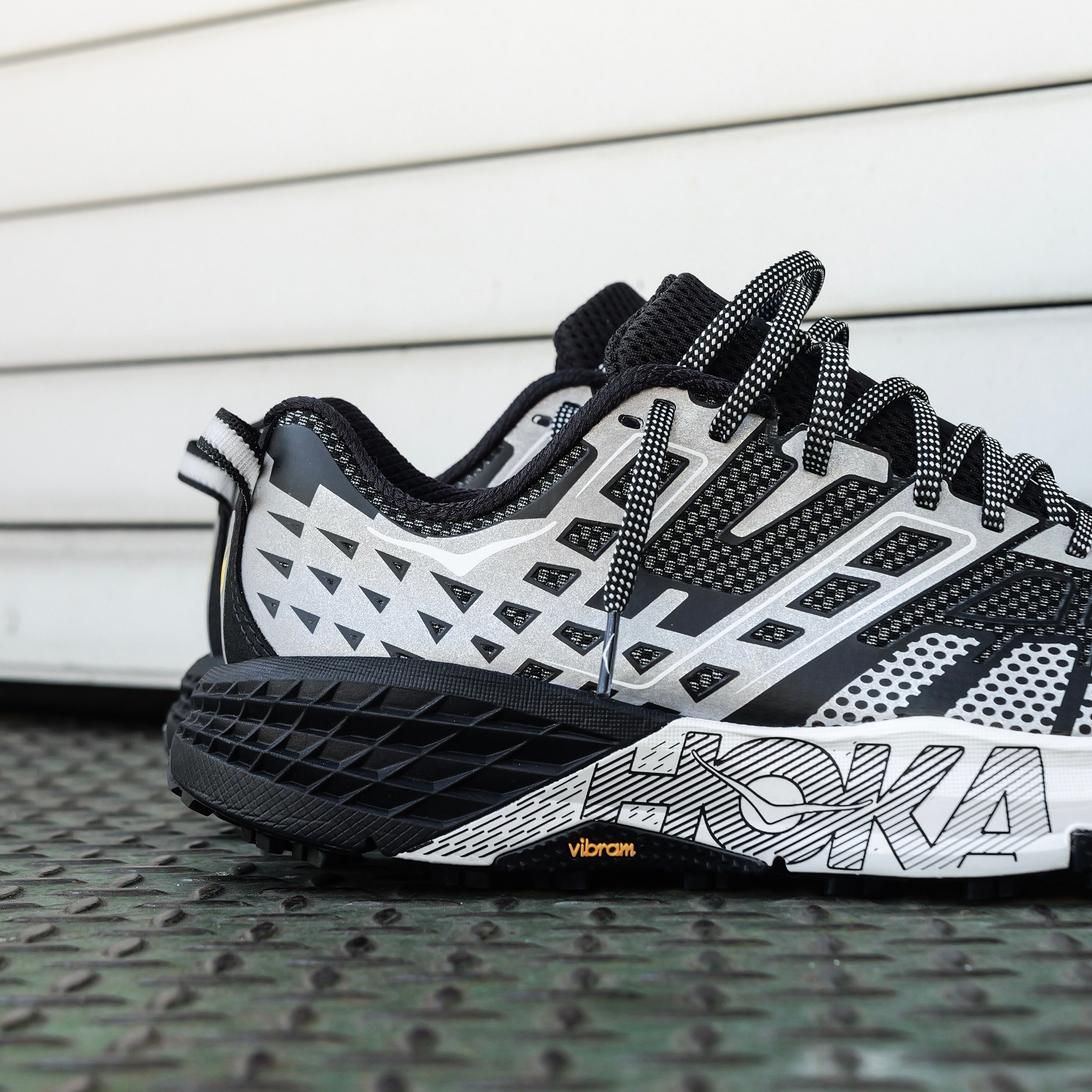 Hoka SpeedGoat 2 TS BKSTR (Black / Stardust)