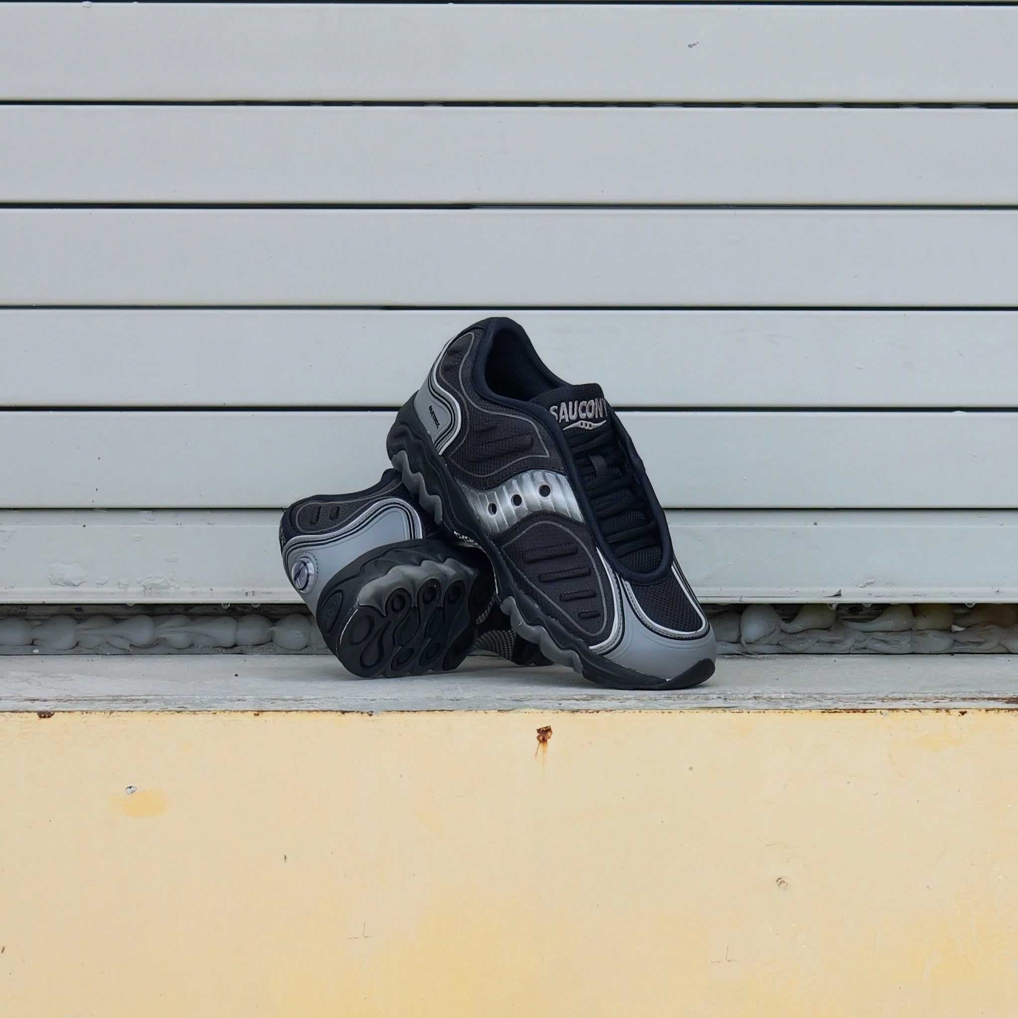 Saucony "Matrix" (Black/Metallic) - Saucony