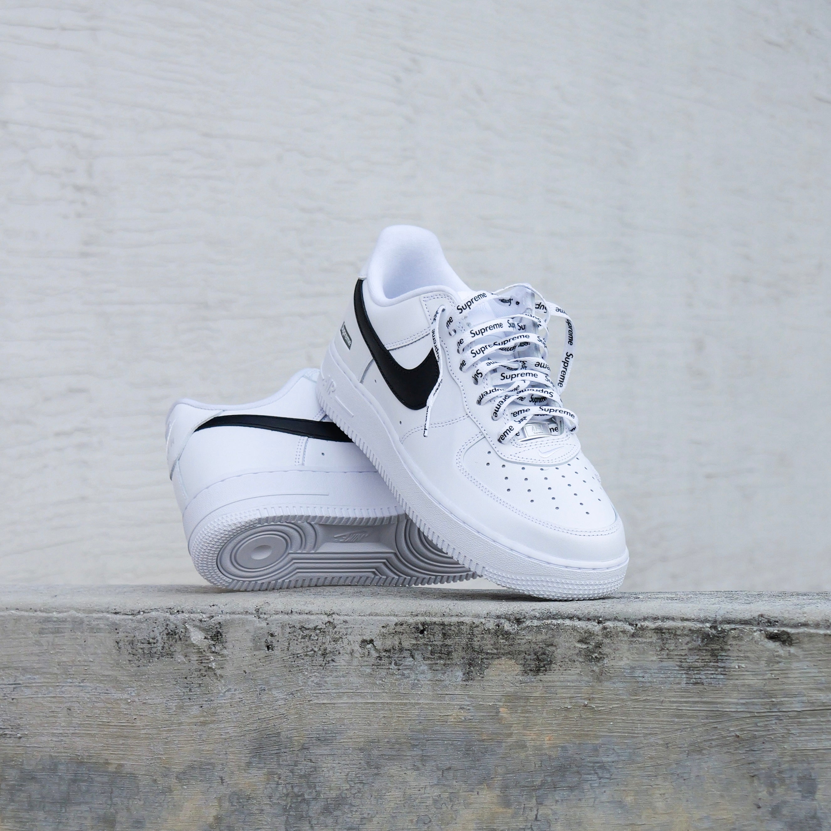 Nike x Supreme Air Force 1 Low SP (White/Black) - Nike