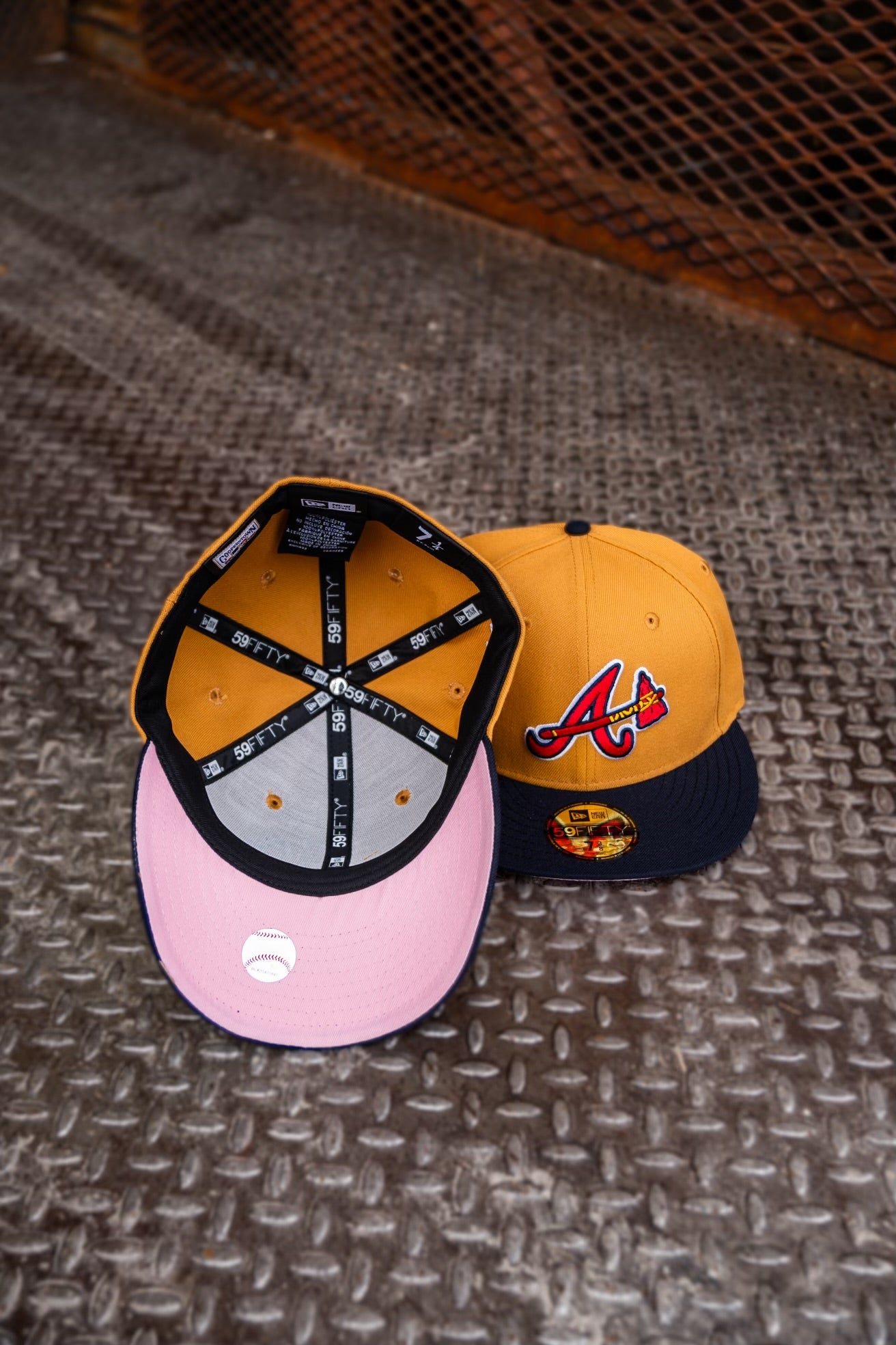 New Era Atlanta Braves 2000 All-Star Game Pink UV 59Fifty Fitted (Tan/Navy)