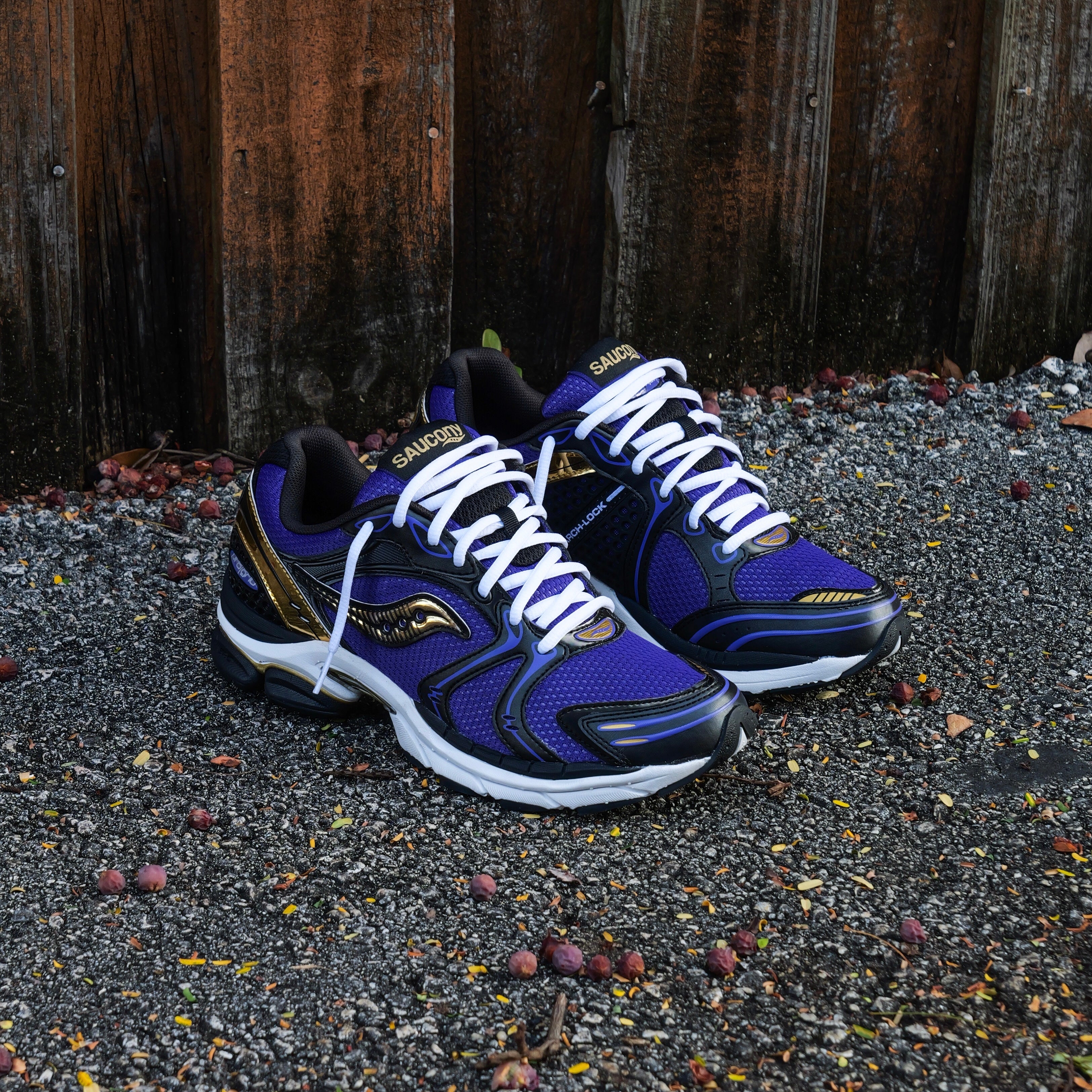 Mens Saucony ProGrid Triumph 4  (Purple/Gold) - Saucony