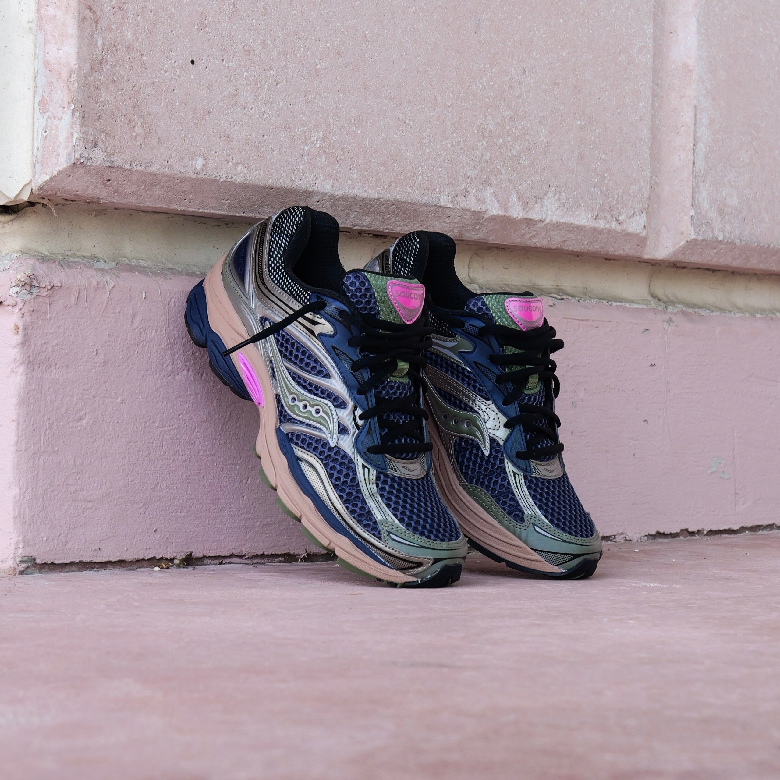 Mens Saucony ProGrid Omni 9 Disrupt (Blue Brush)