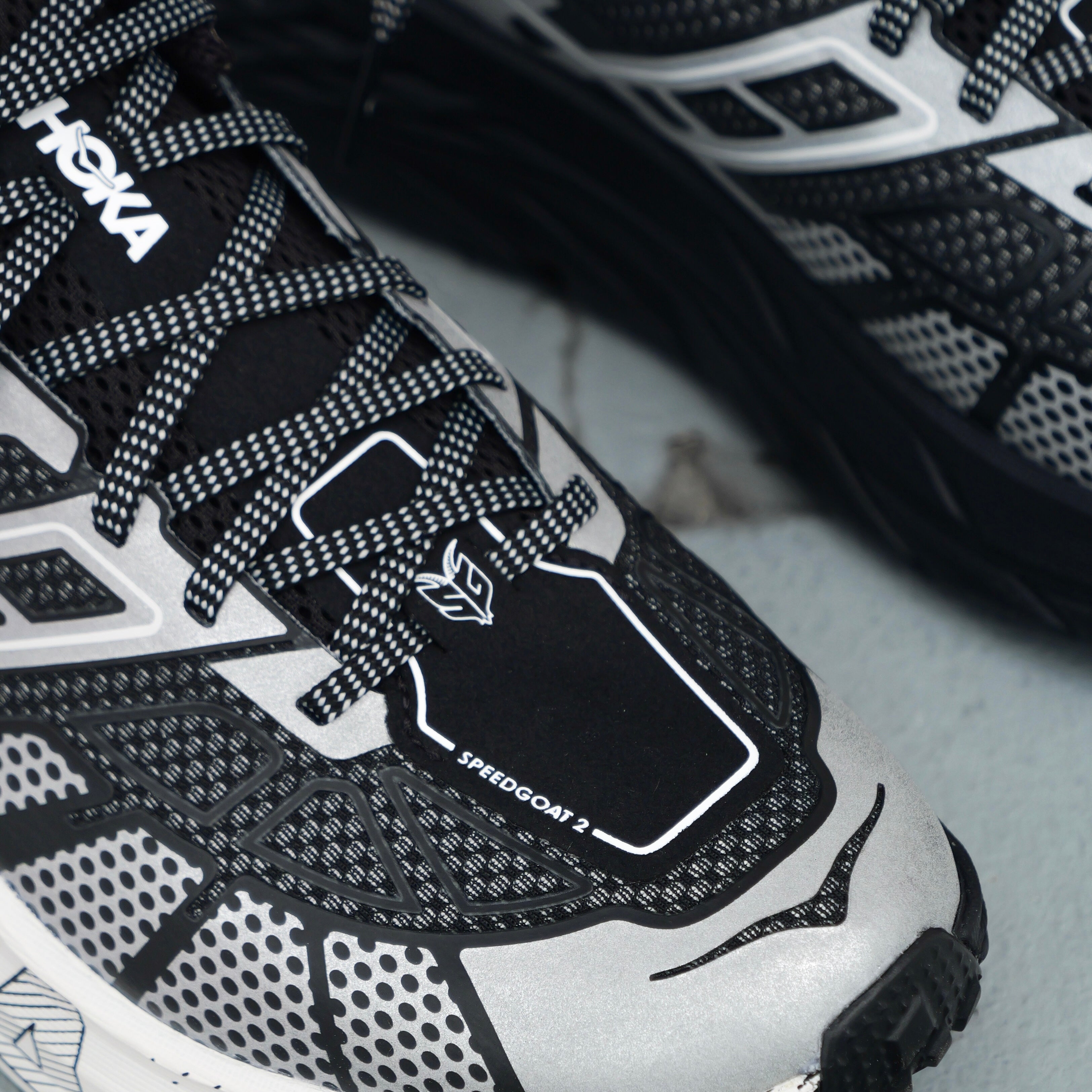Hoka SpeedGoat 2 TS BKSTR (Black / Stardust)