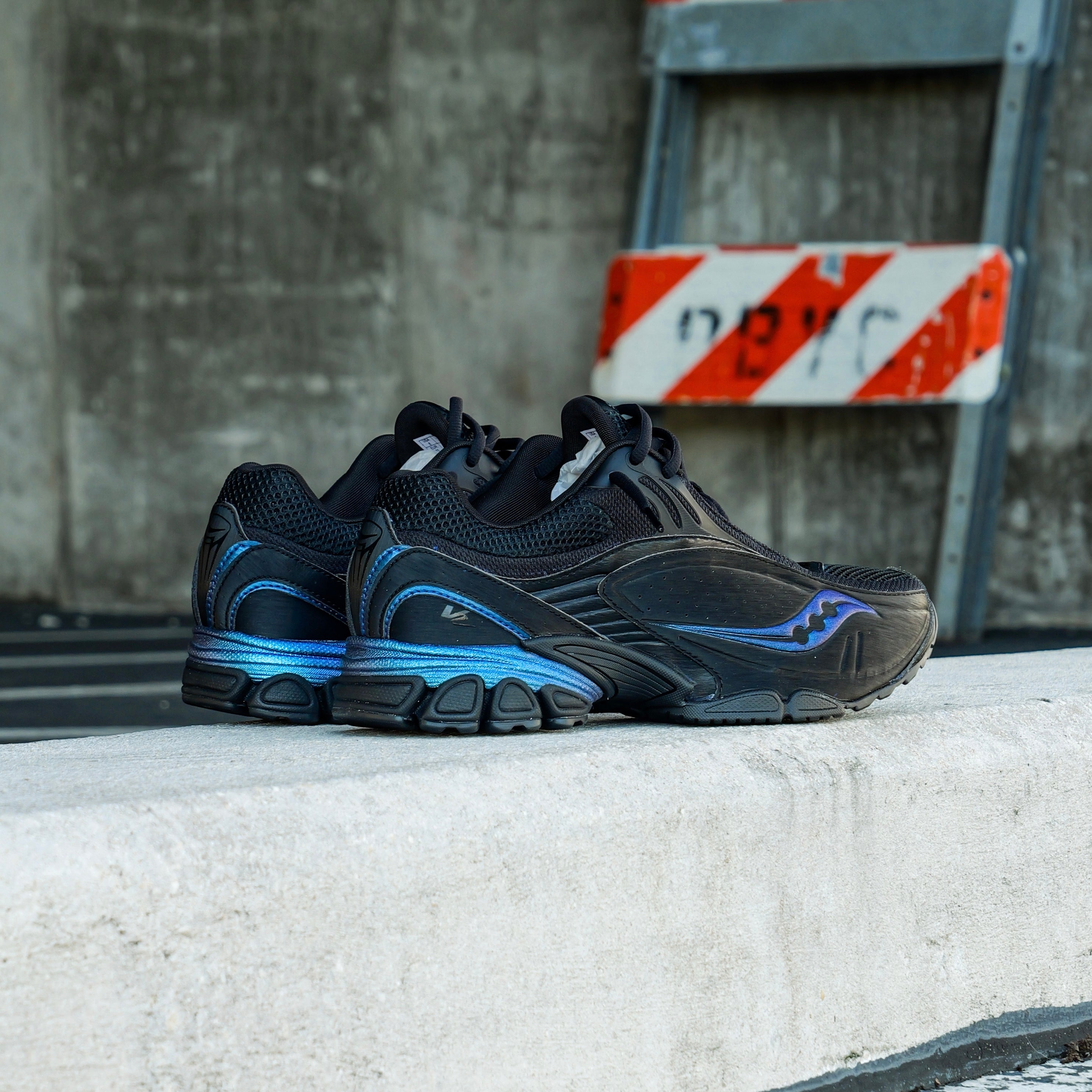 Mens Saucony ProGrid V2 (Night Sky)