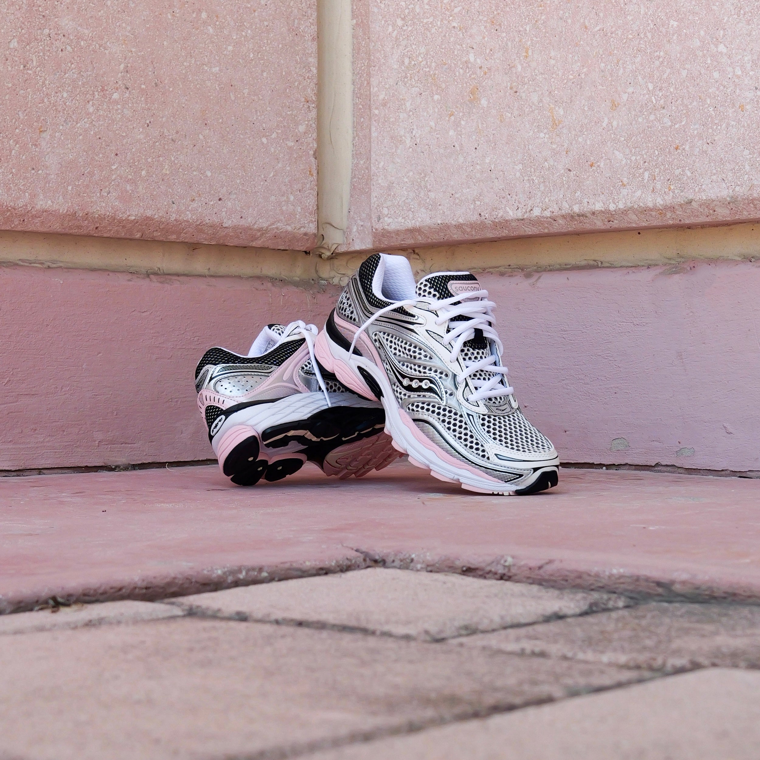 Mens Saucony ProGrid Omni 9 (Silver/Pink) - Saucony