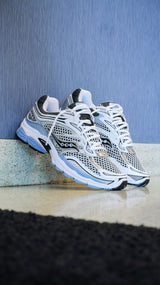 Mens Saucony ProGrid Omni 9 (Blissful/White)