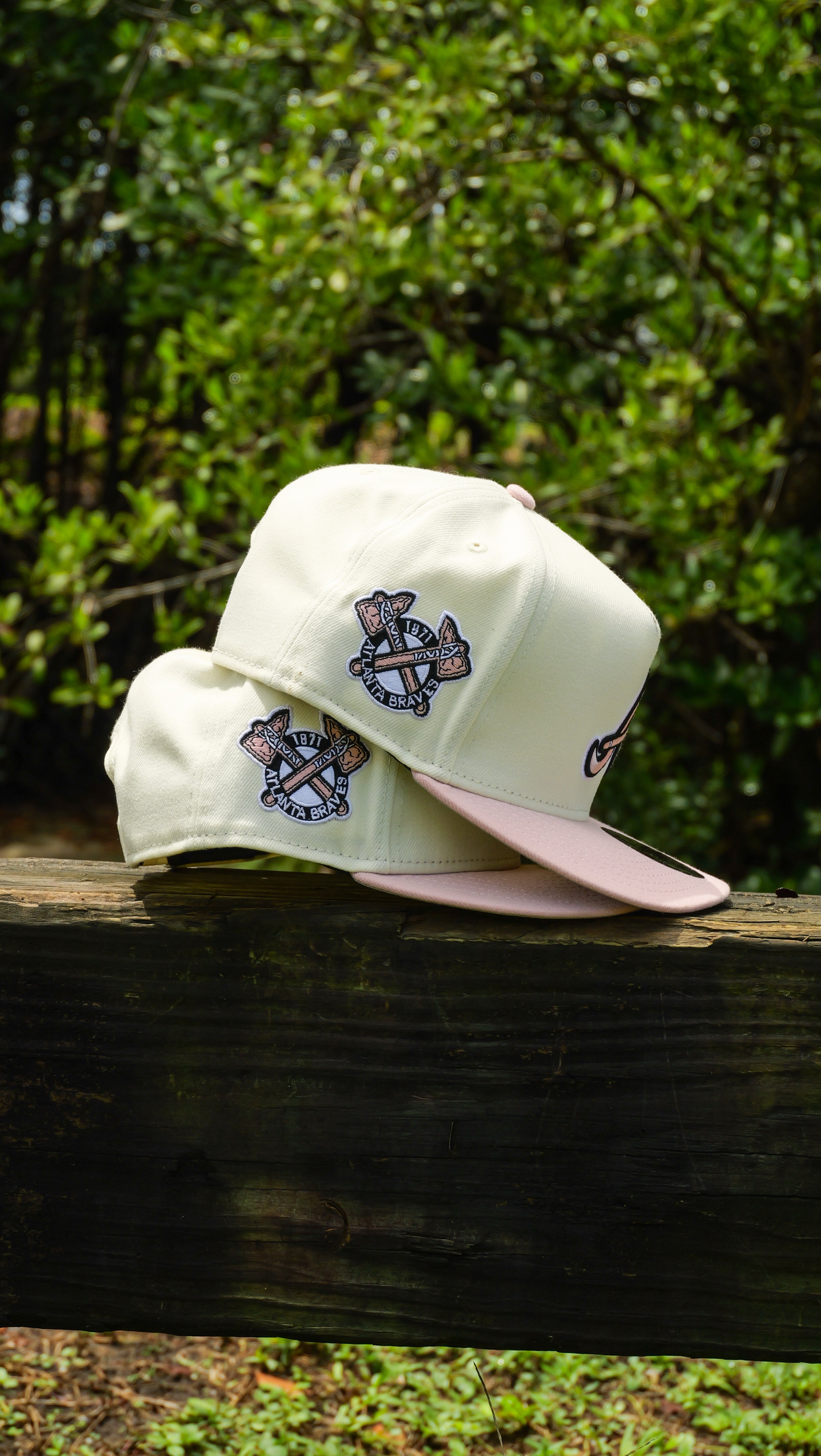 New Era Atlanta Braves 1871 Side Patch 9FIFTY A-Frame Snapback-(Chrome/Pink)