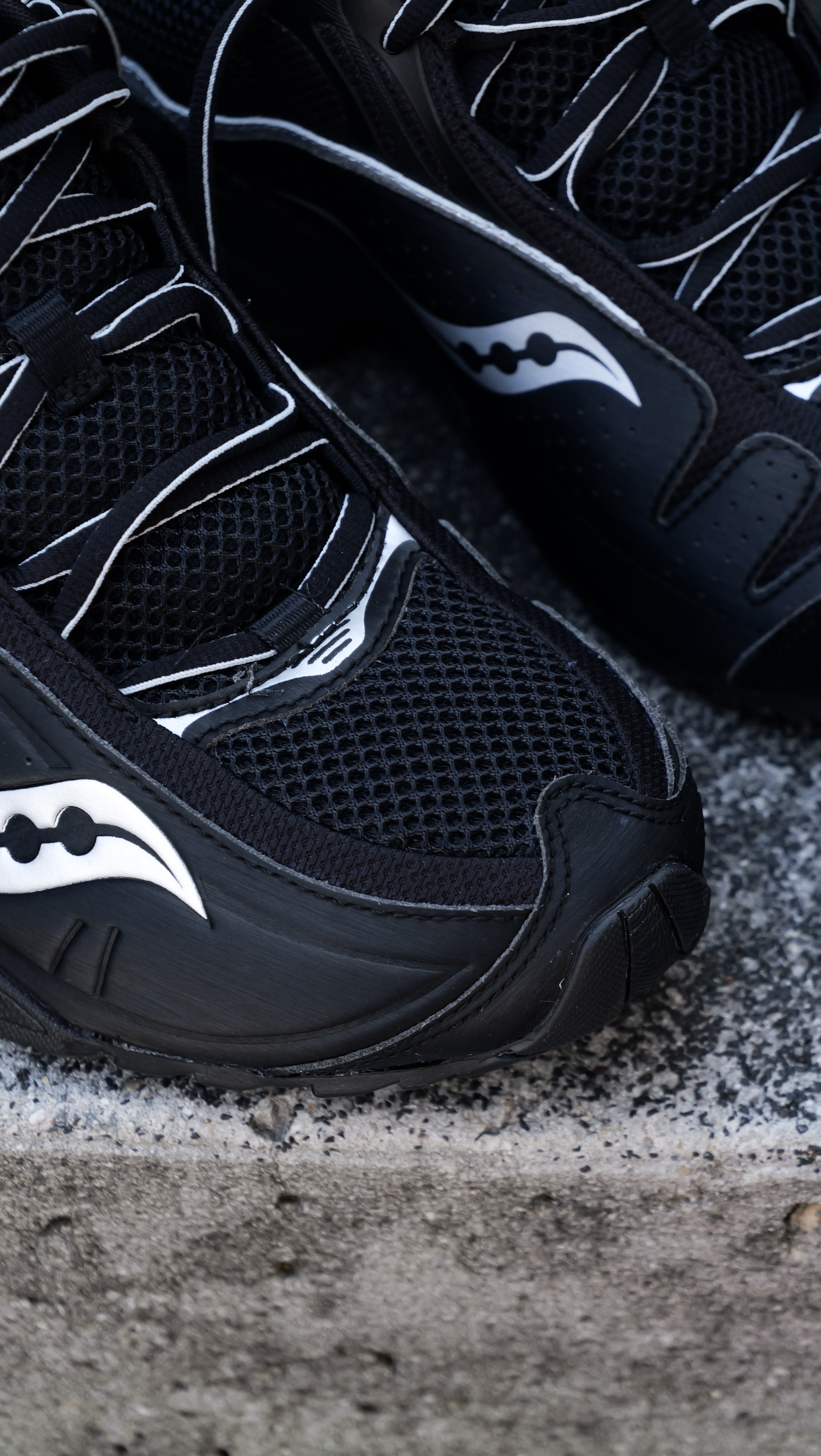 Mens Saucony ProGrid V2 (Black/Silver) - Saucony