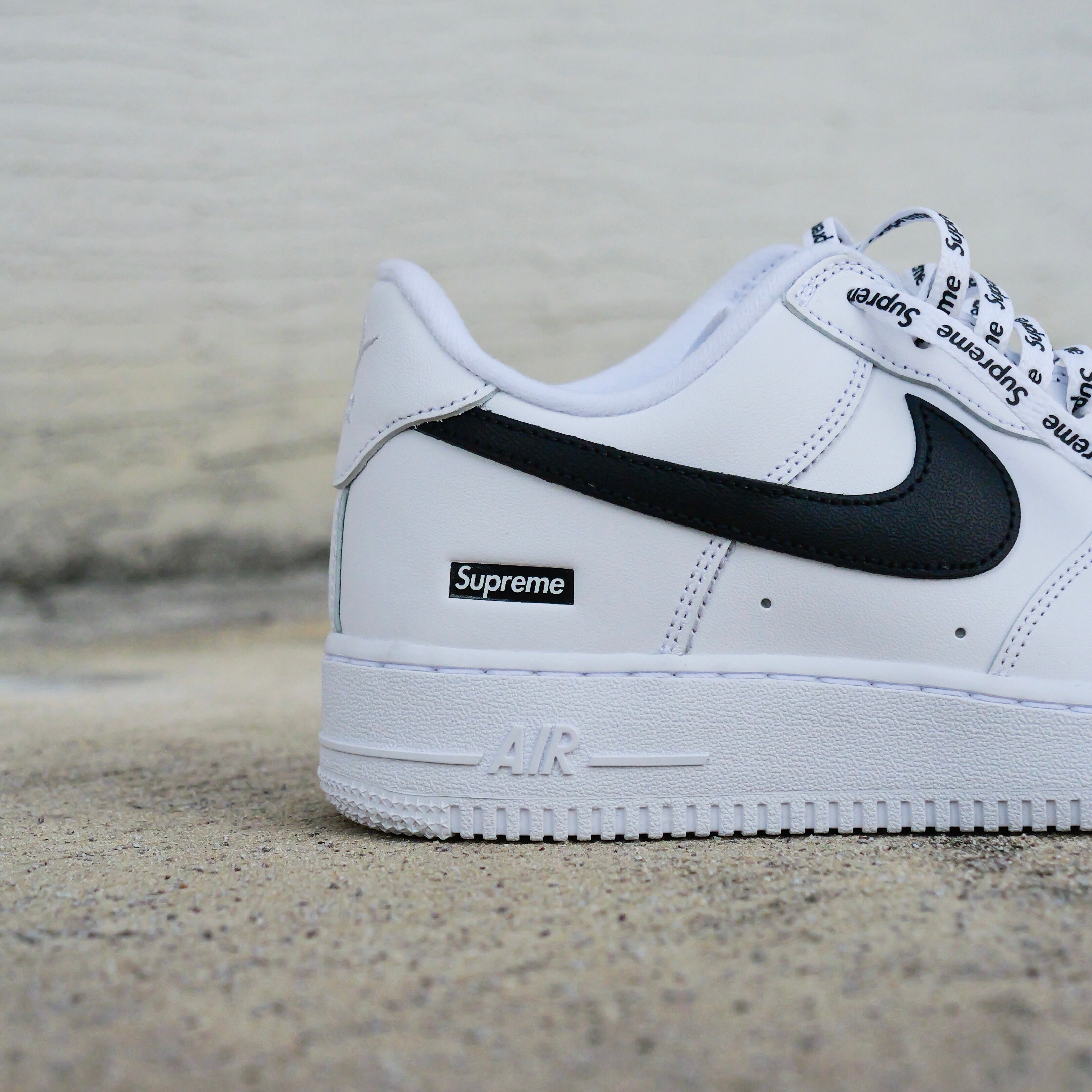 Nike x Supreme Air Force 1 Low SP (White/Black) - Nike