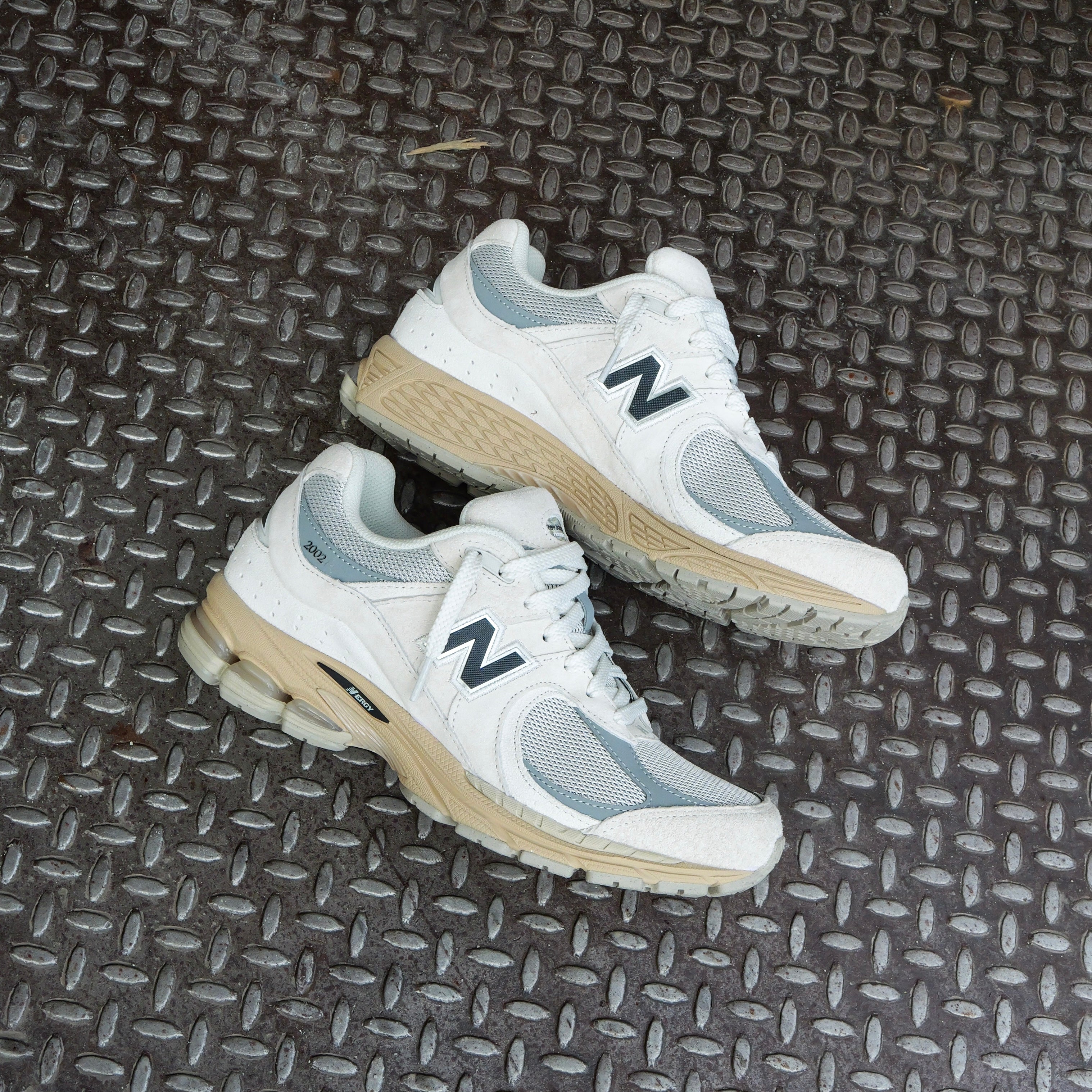 Mens New Balance 2002R (Beige/Grey) - U2002RJ - New Balance