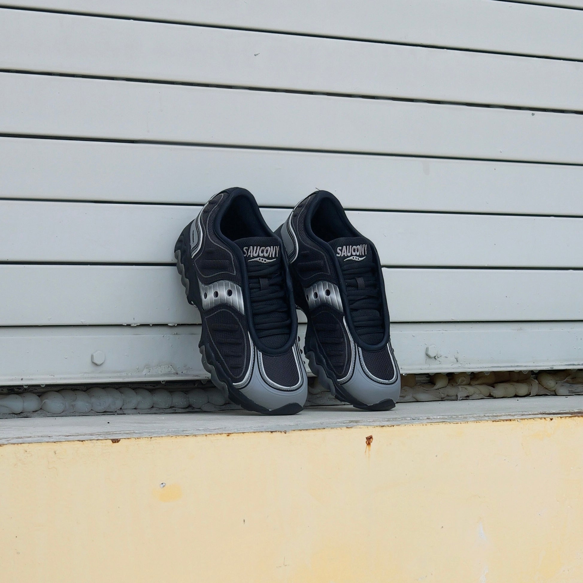 Saucony "Matrix" (Black/Metallic) - Saucony