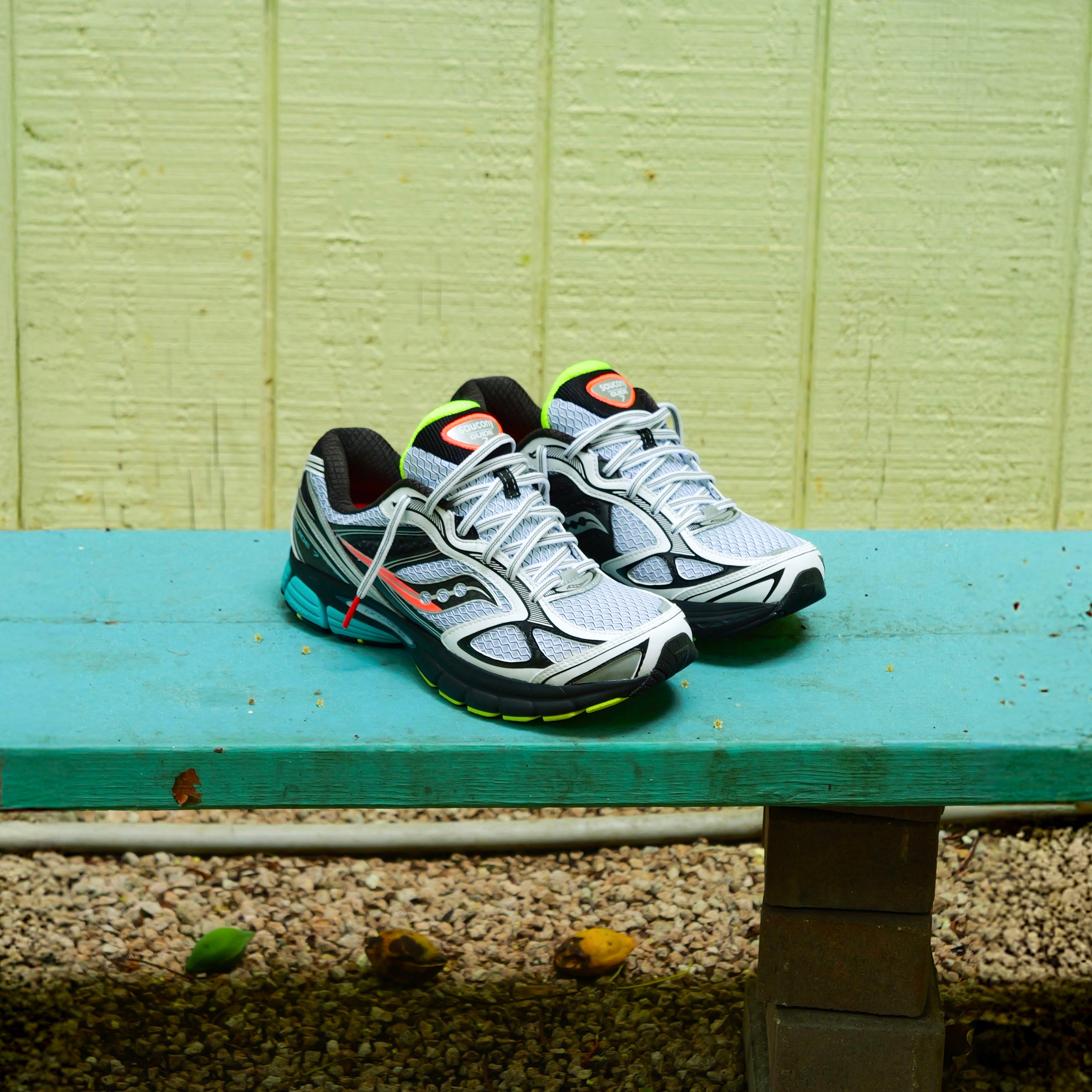 Mens Saucony ProGrid Guide 7 (White/Teal) - Saucony