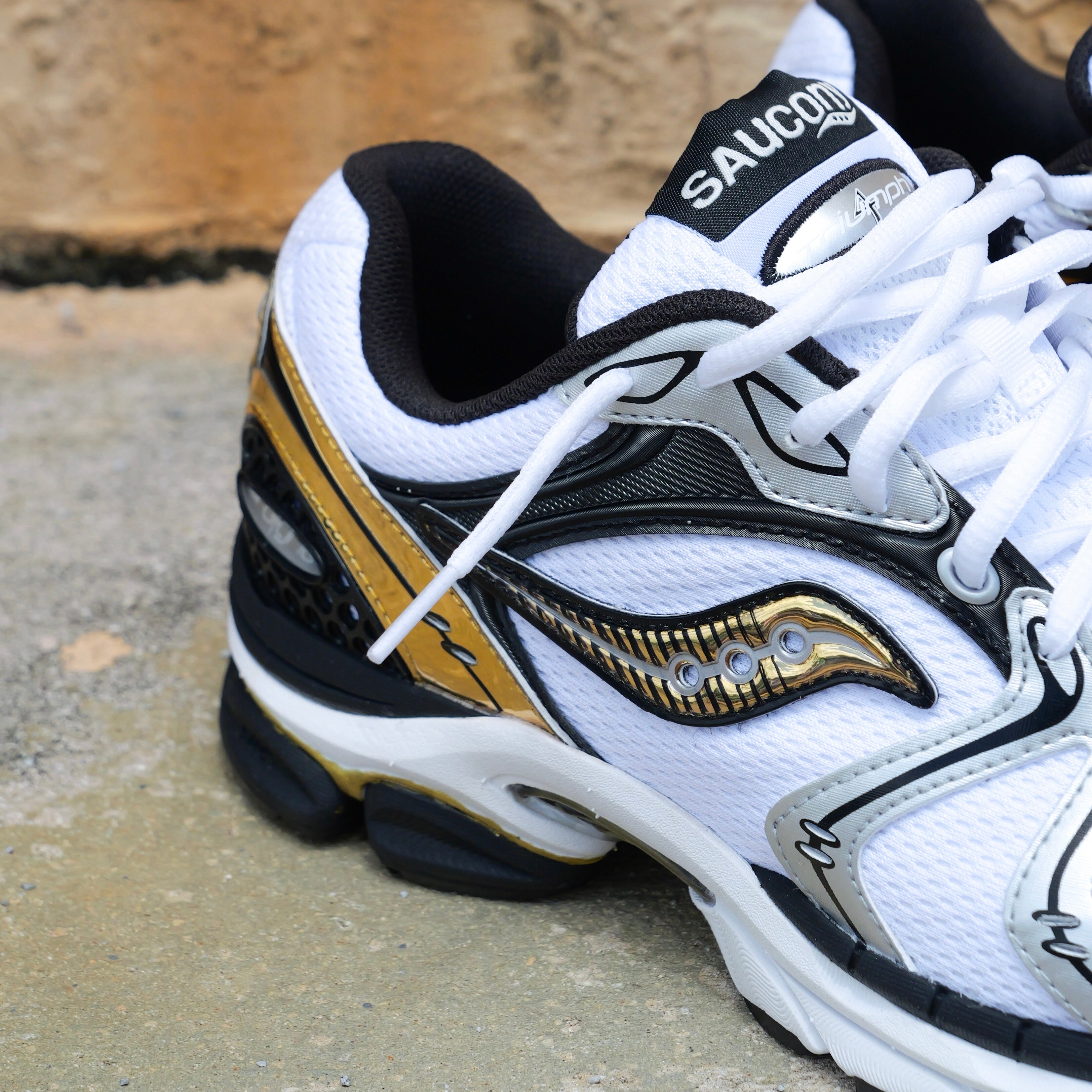 Mens Saucony ProGrid Triumph 4  (Gold/Chrome) - Saucony