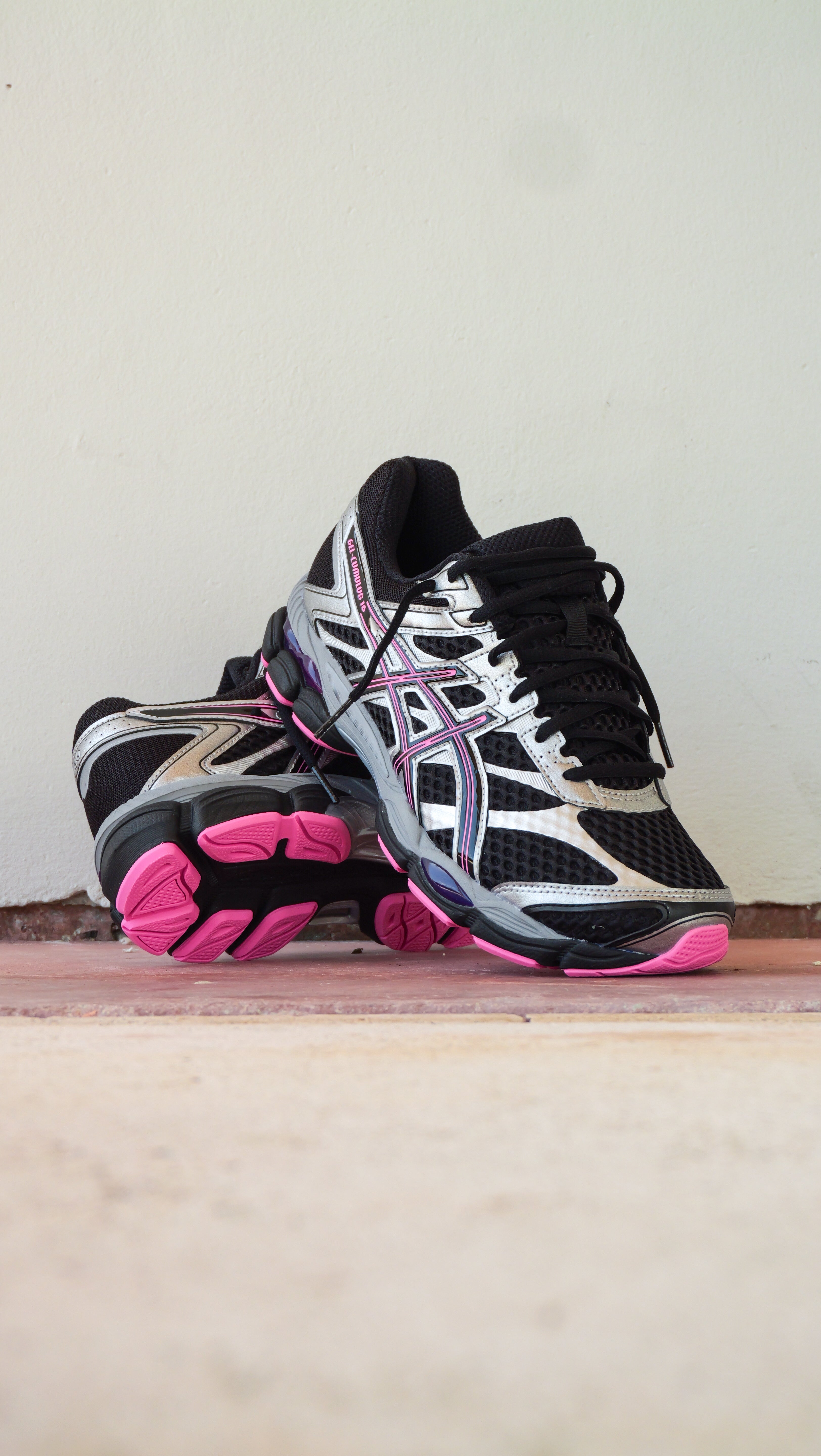 Mens Asics Gel-Cumulus 16 (Black/Dragon Fruit)