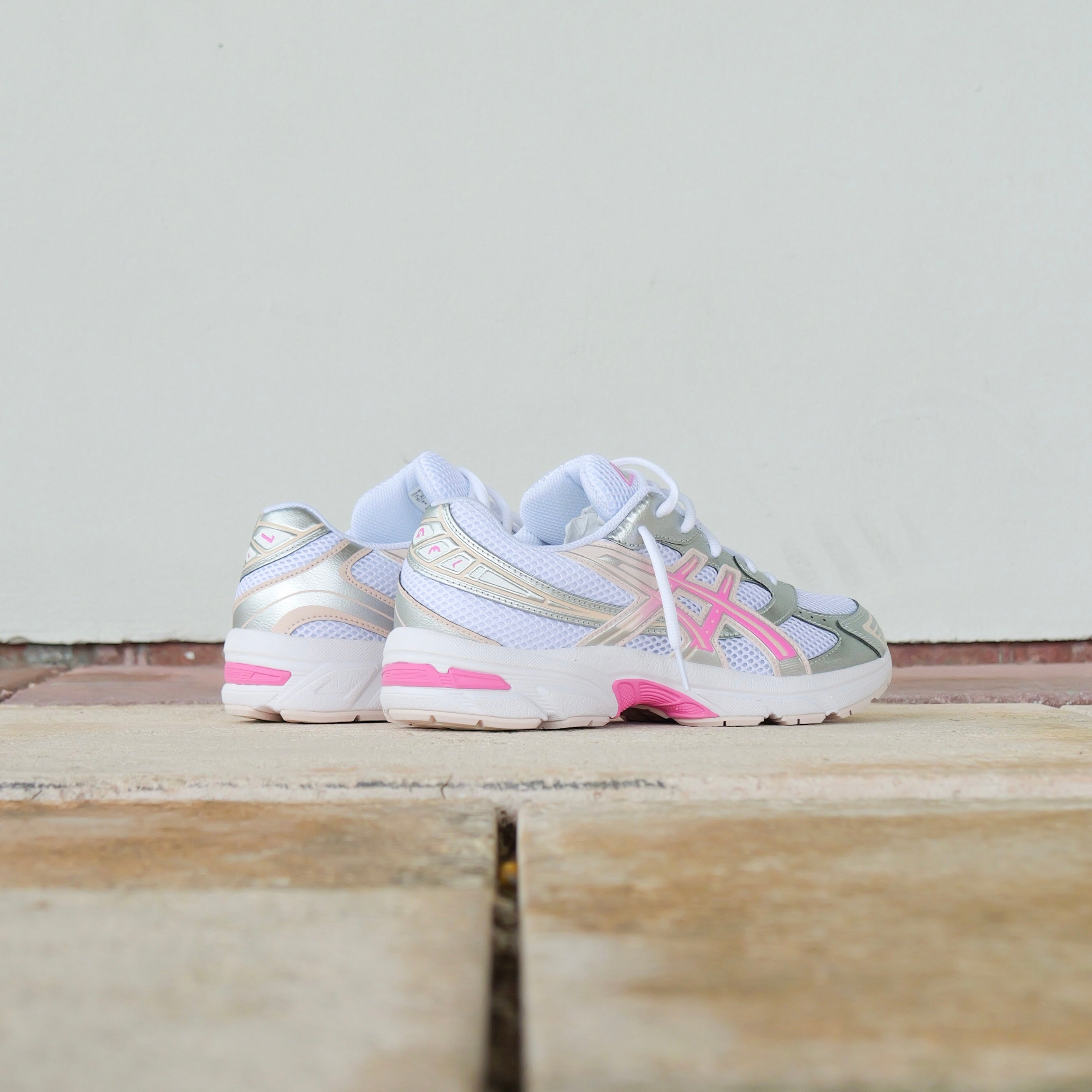 Asics Gel-1130 Grade School (White/Dragon Fruit)