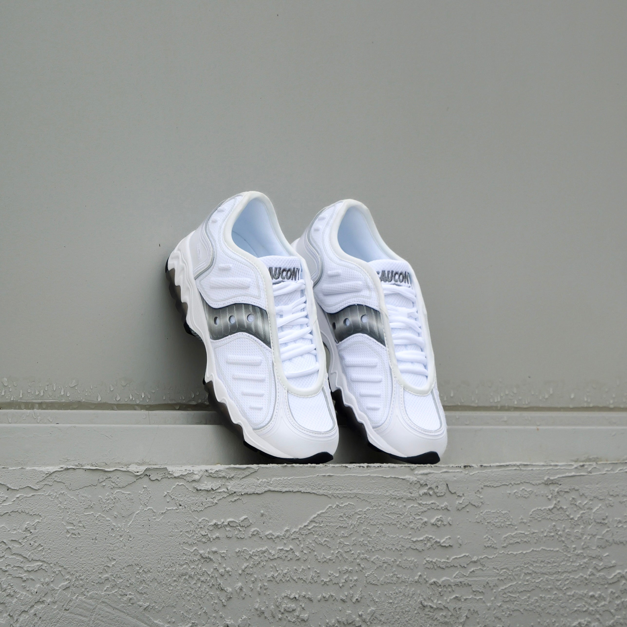 Saucony "Matrix" (White/Metallic) - Saucony