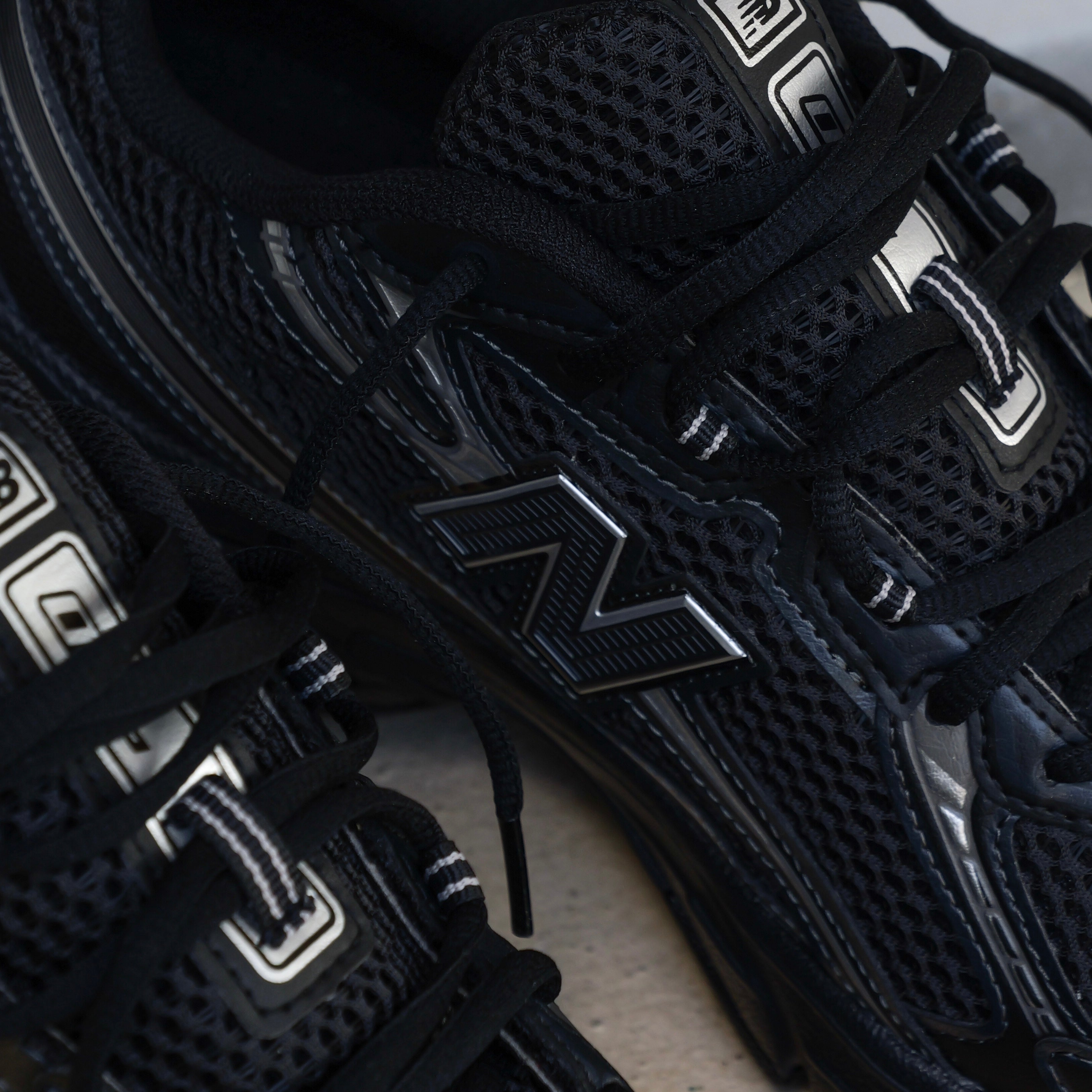 Mens New Balance 740 (Black/Metallic Silver) - U740BM2