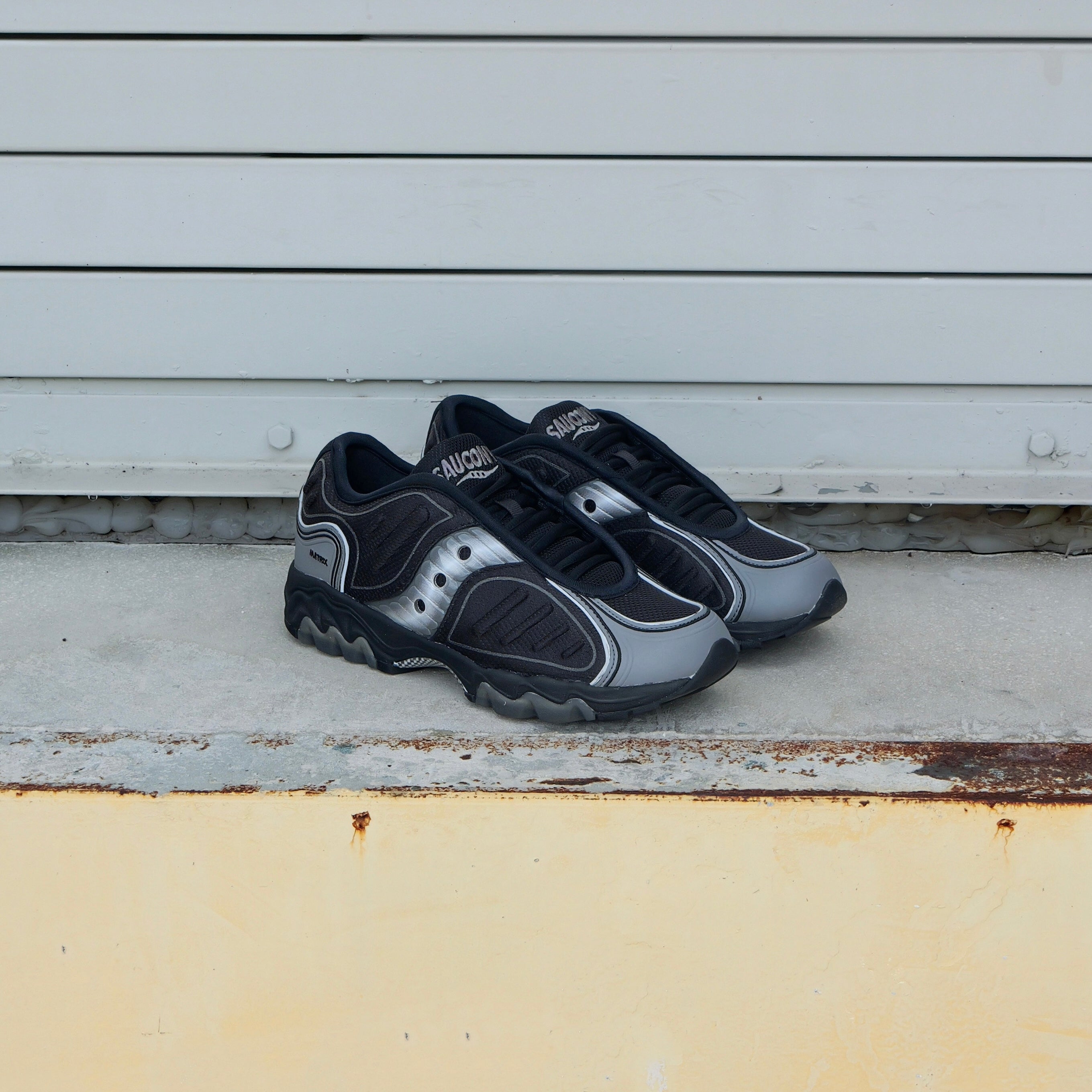 Saucony "Matrix" (Black/Metallic) - Saucony