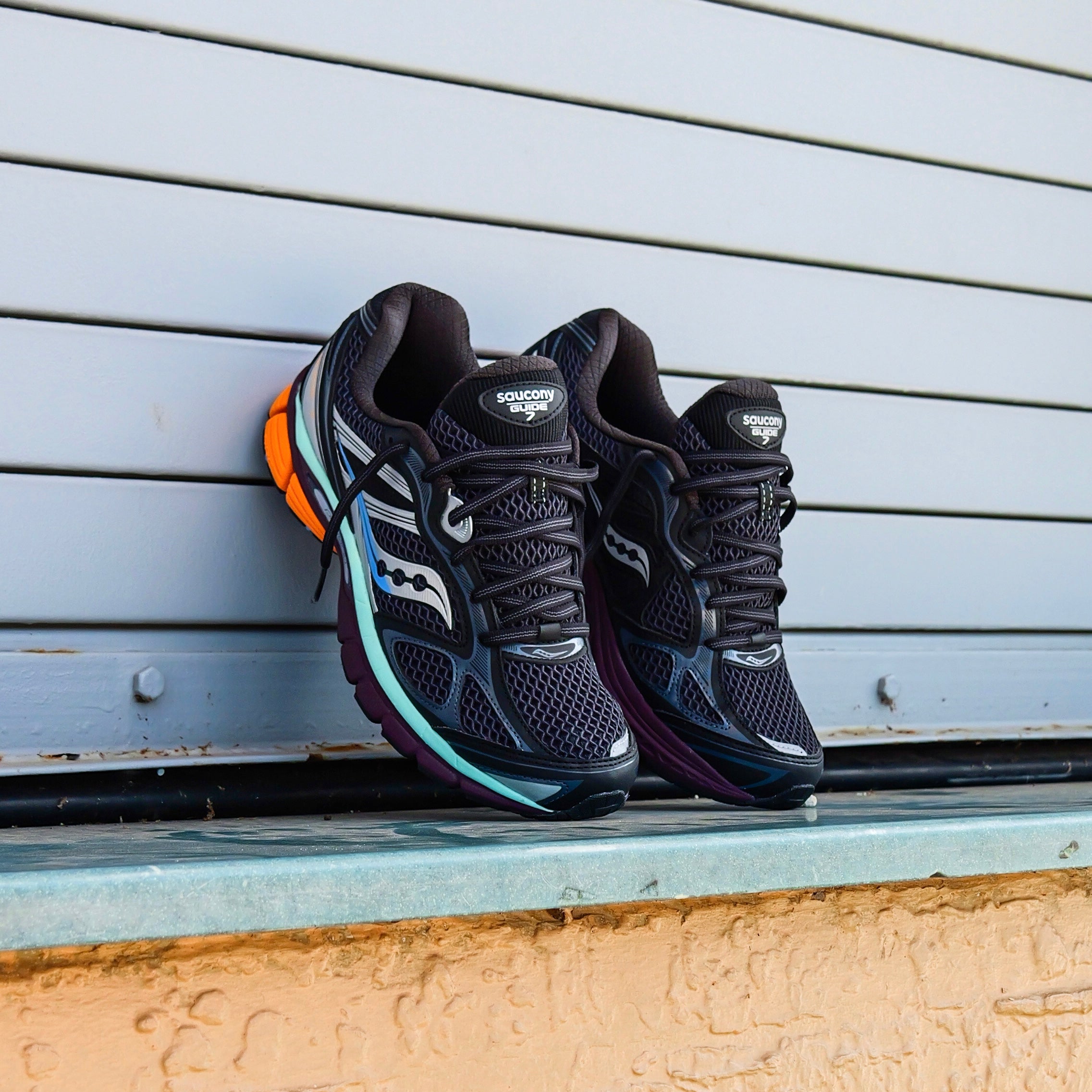 Mens Saucony ProGrid Guide 7 (Black/Multi)