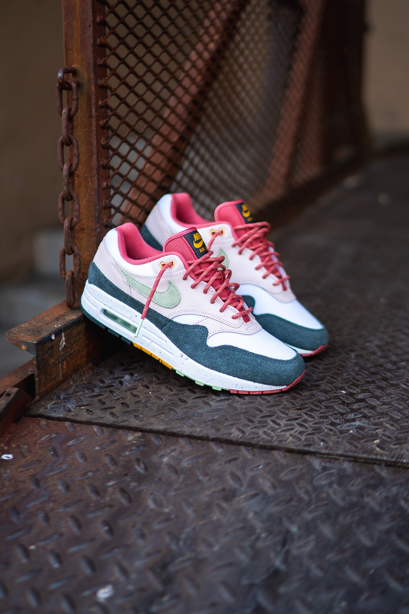 Mens Nike Air Max 1 (Light Soft Pink/Vapor Green) - Nike