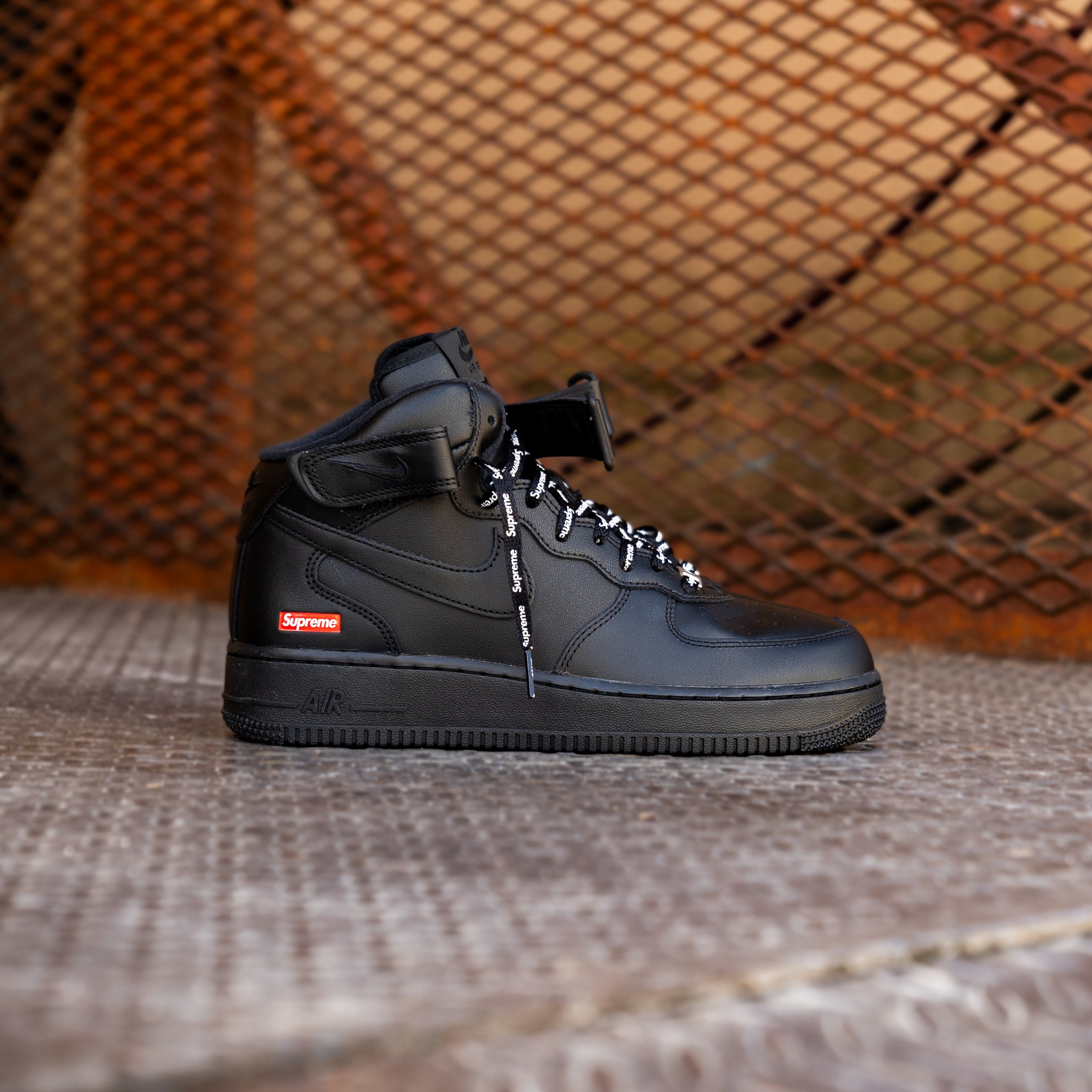 Nike x Supreme Air Force 1 Mid SP (Black)