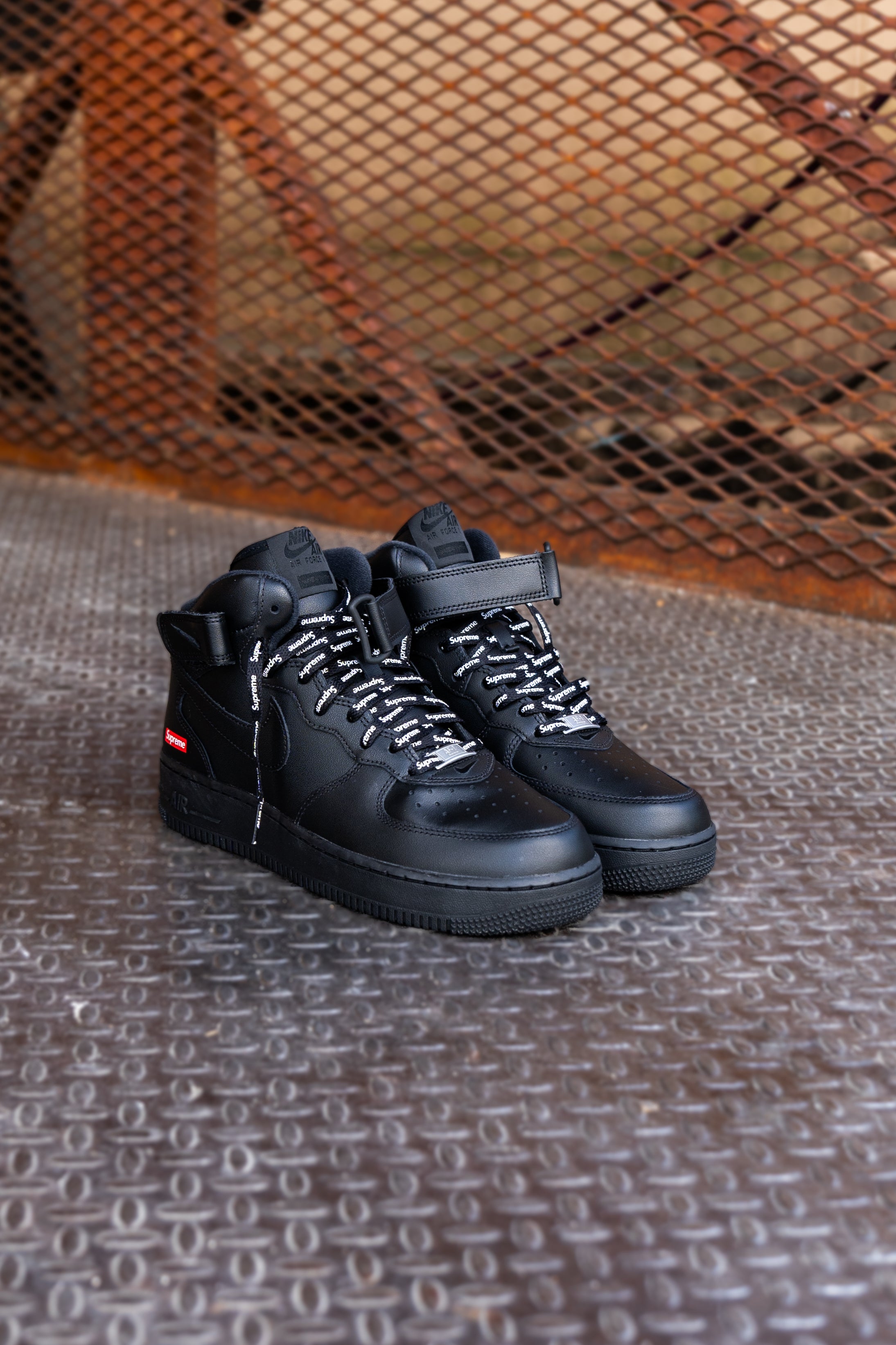 Nike x Supreme Air Force 1 Mid SP (Black)