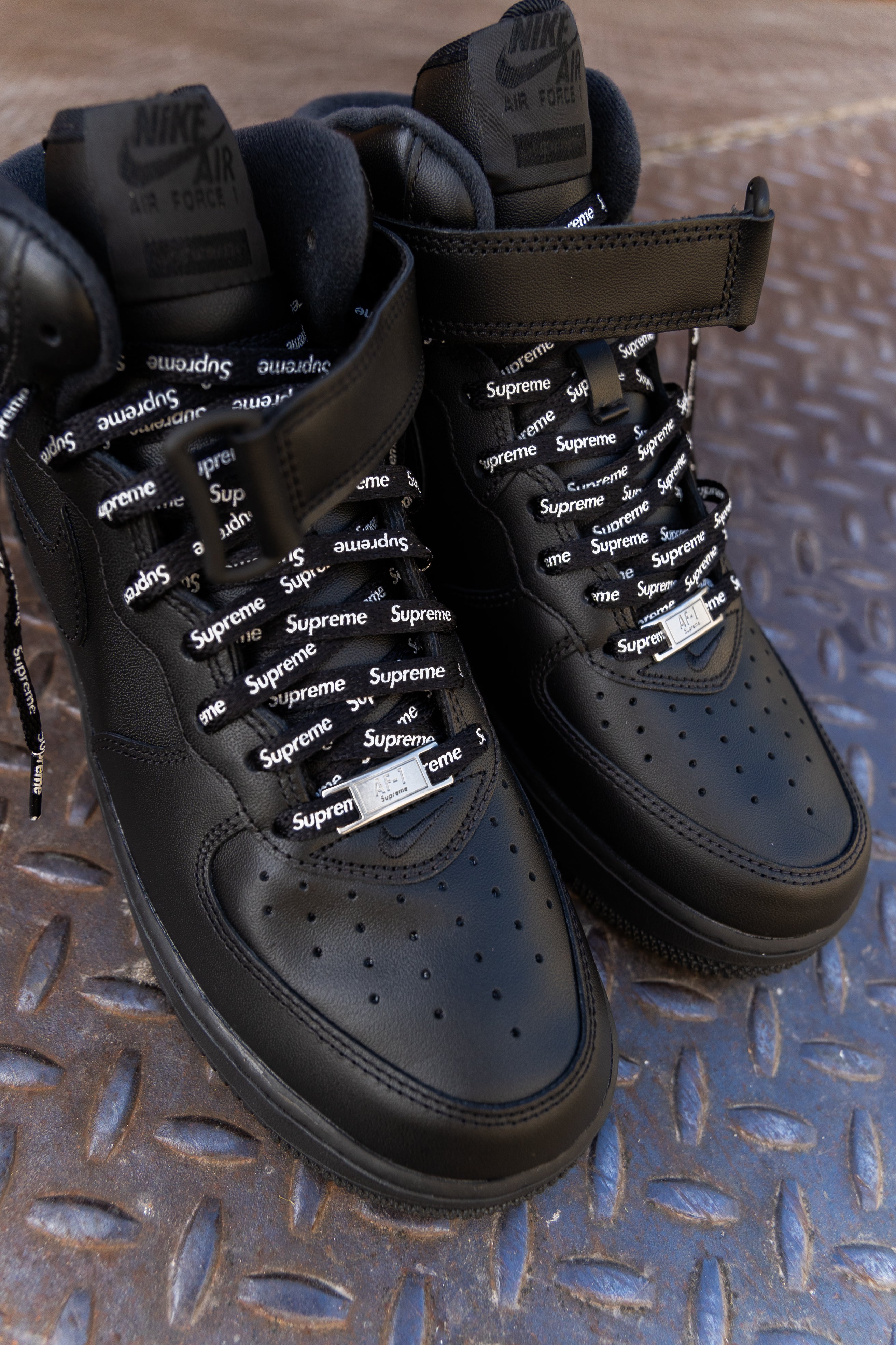 Nike x Supreme Air Force 1 Mid SP (Black)