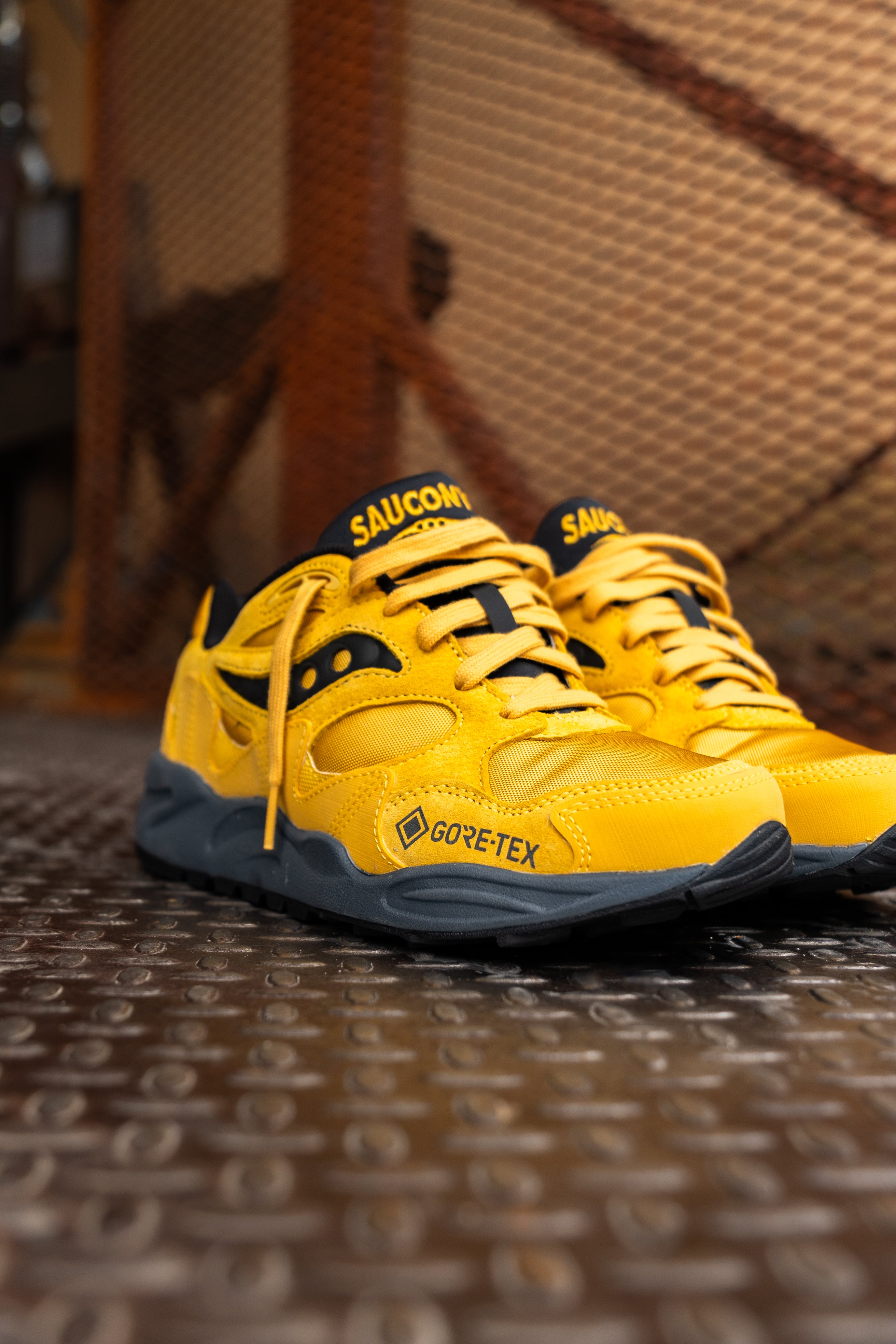 Mens Saucony Grid Shadow 2 GTX (Yellow/Black)