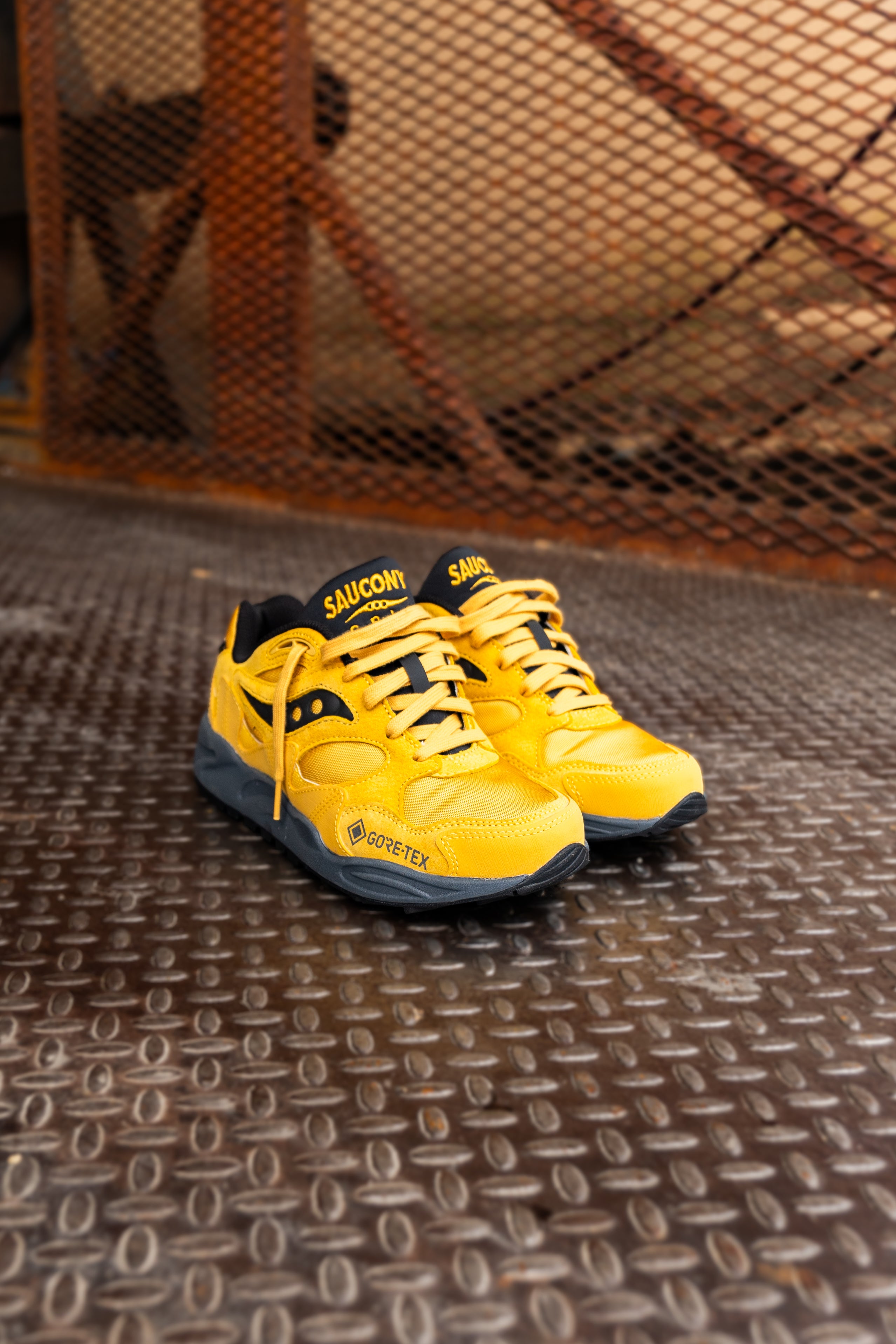 Mens Saucony Grid Shadow 2 GTX (Yellow/Black)