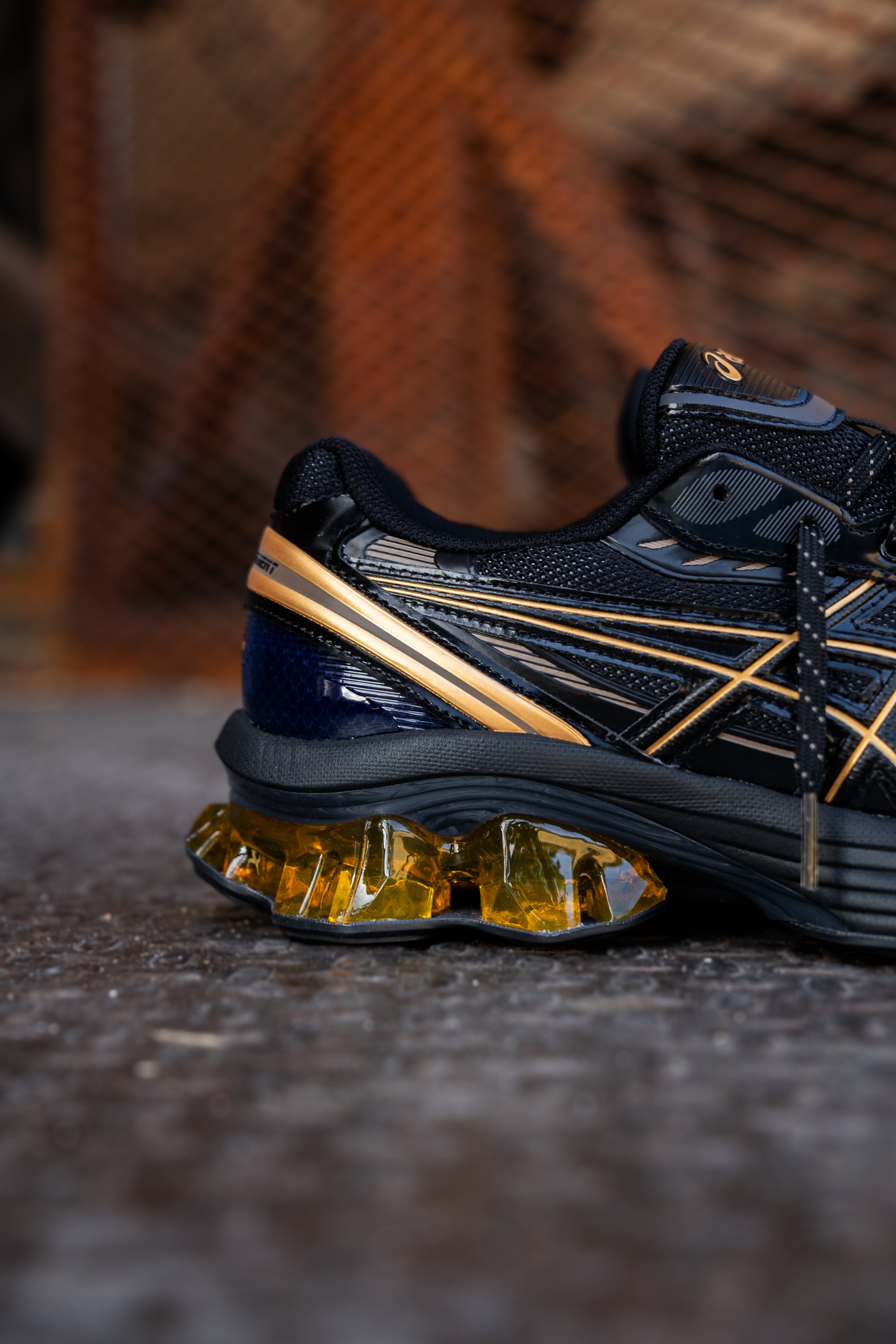 Mens Asics Gel-Kinetic Fluent (Black/Gold)