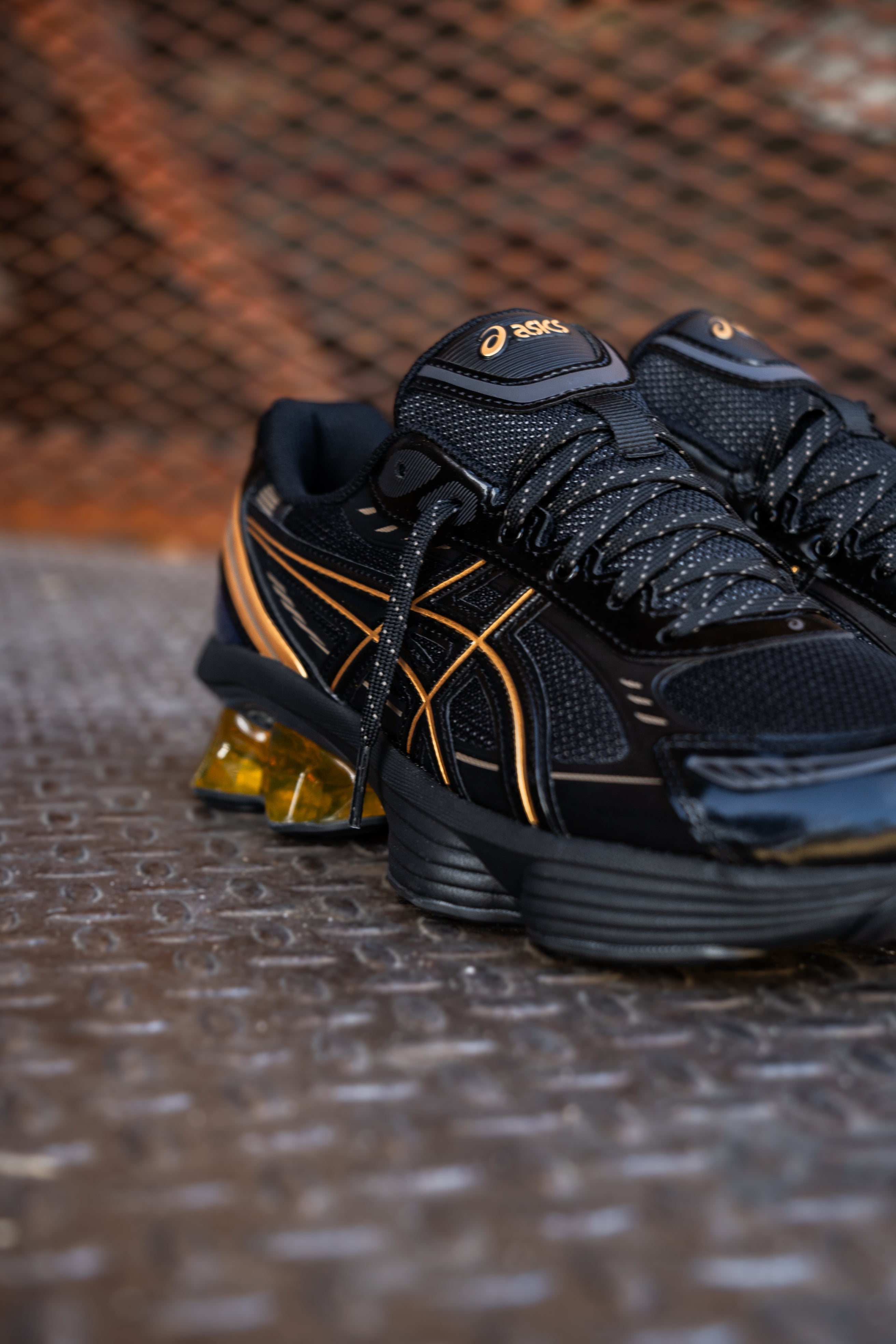 Mens Asics Gel-Kinetic Fluent (Black/Gold)