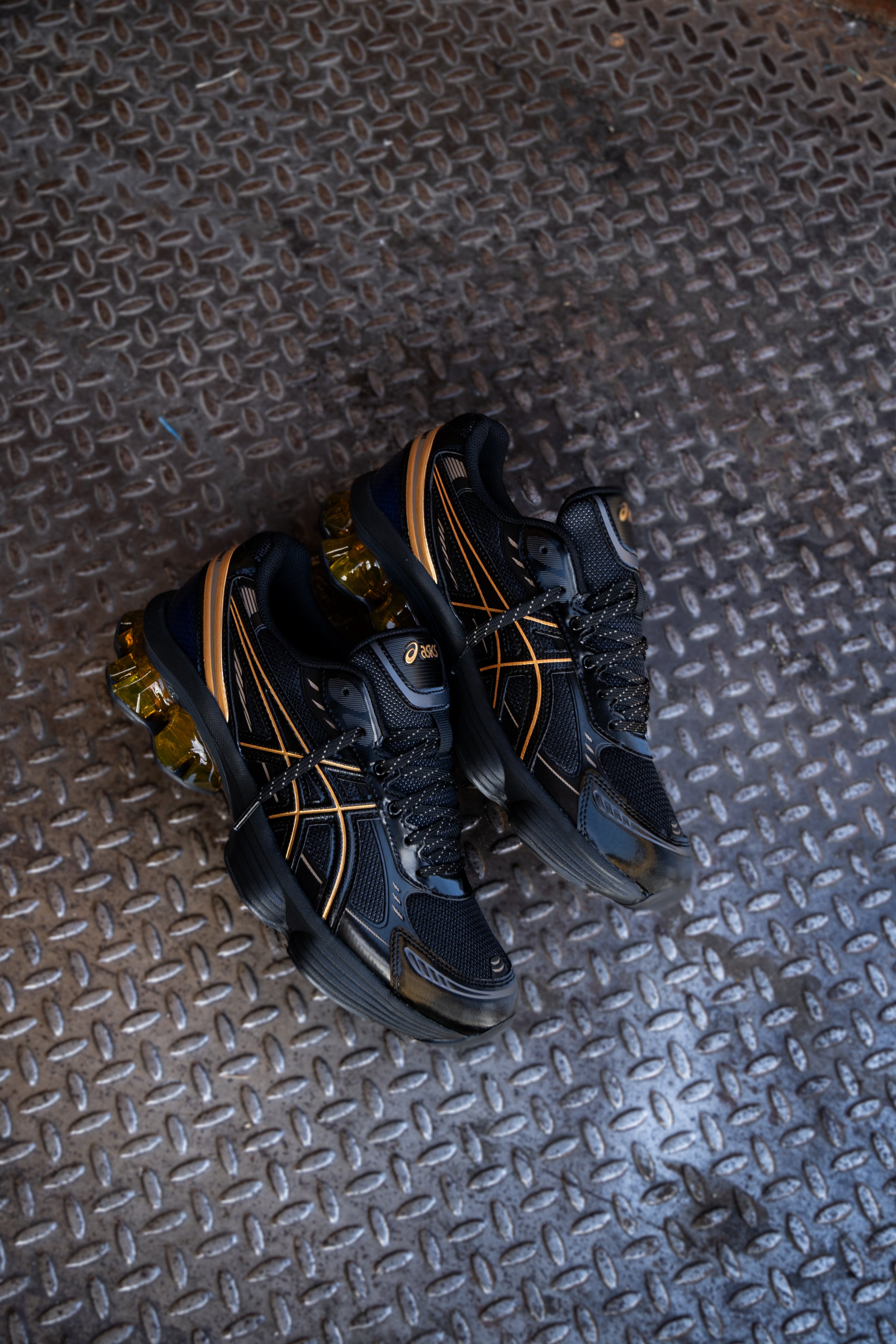 Mens Asics Gel-Kinetic Fluent (Black/Gold)