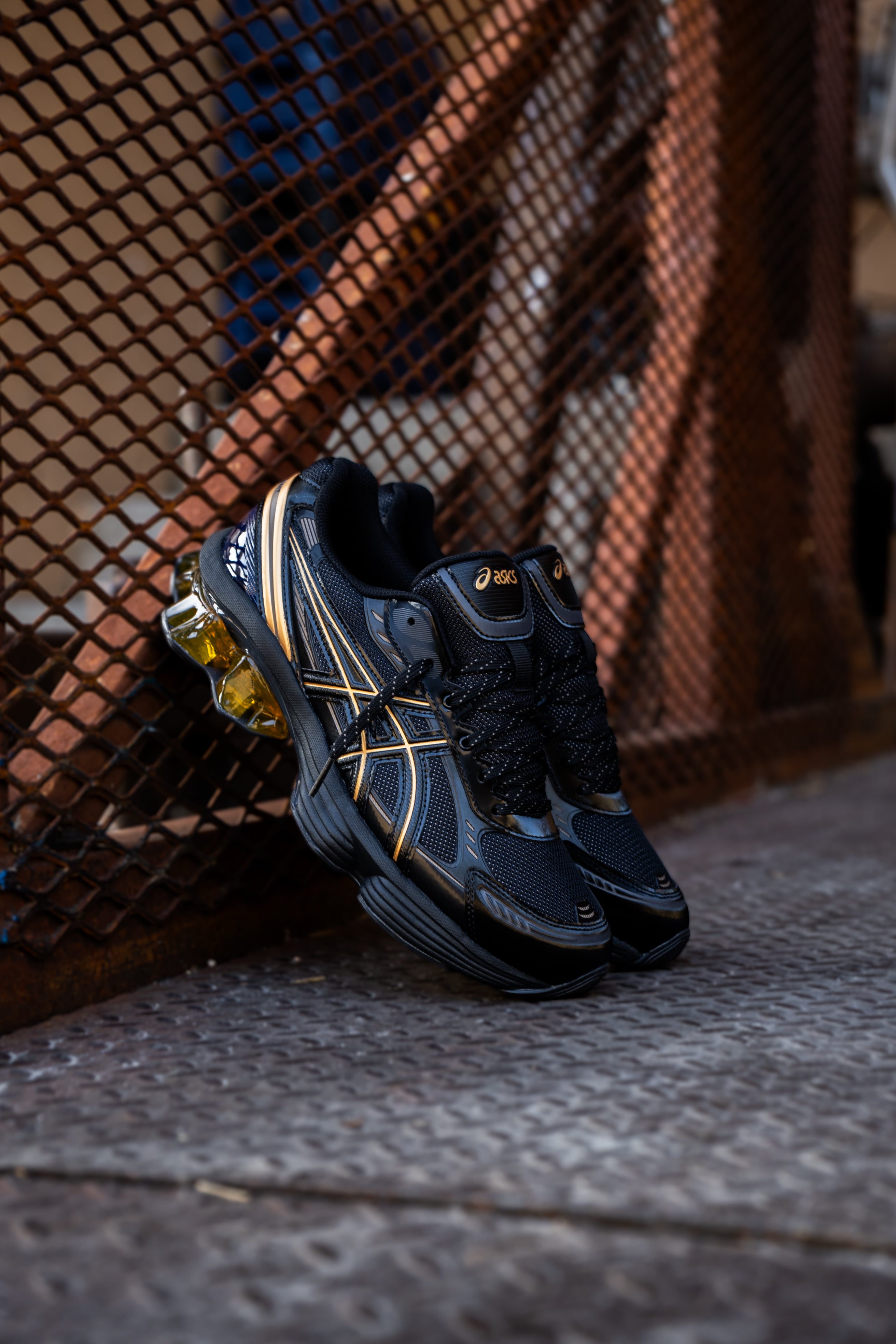 Mens Asics Gel-Kinetic Fluent (Black/Gold)