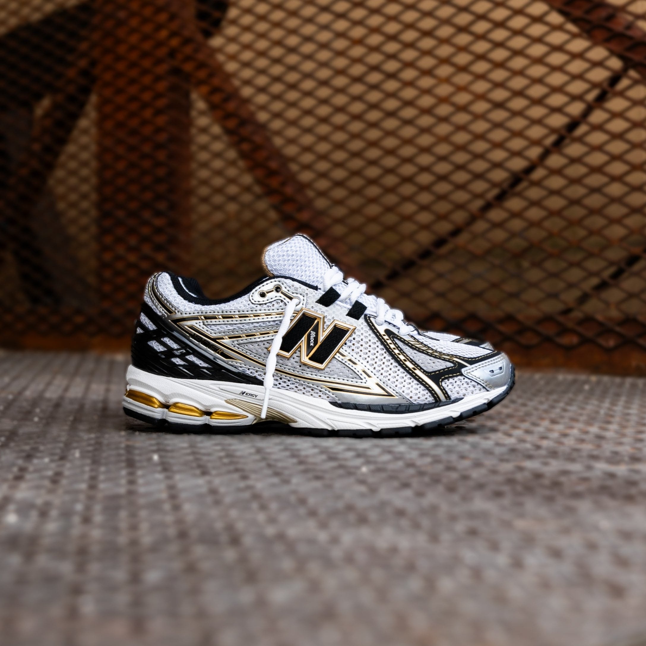 Mens New Balance 1906R (Gold Medal) - M1906RA