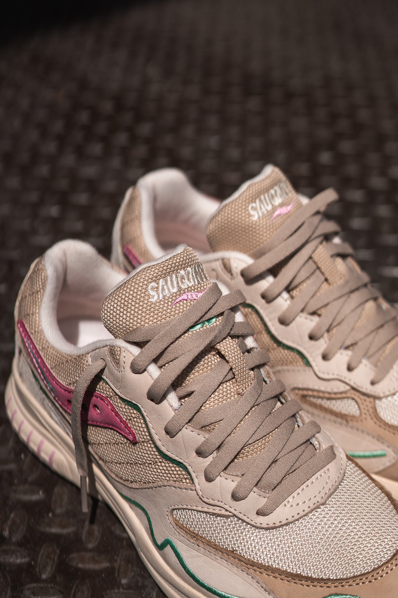 Saucony 3D Grid Hurricane (Cream/Pink) - Saucony