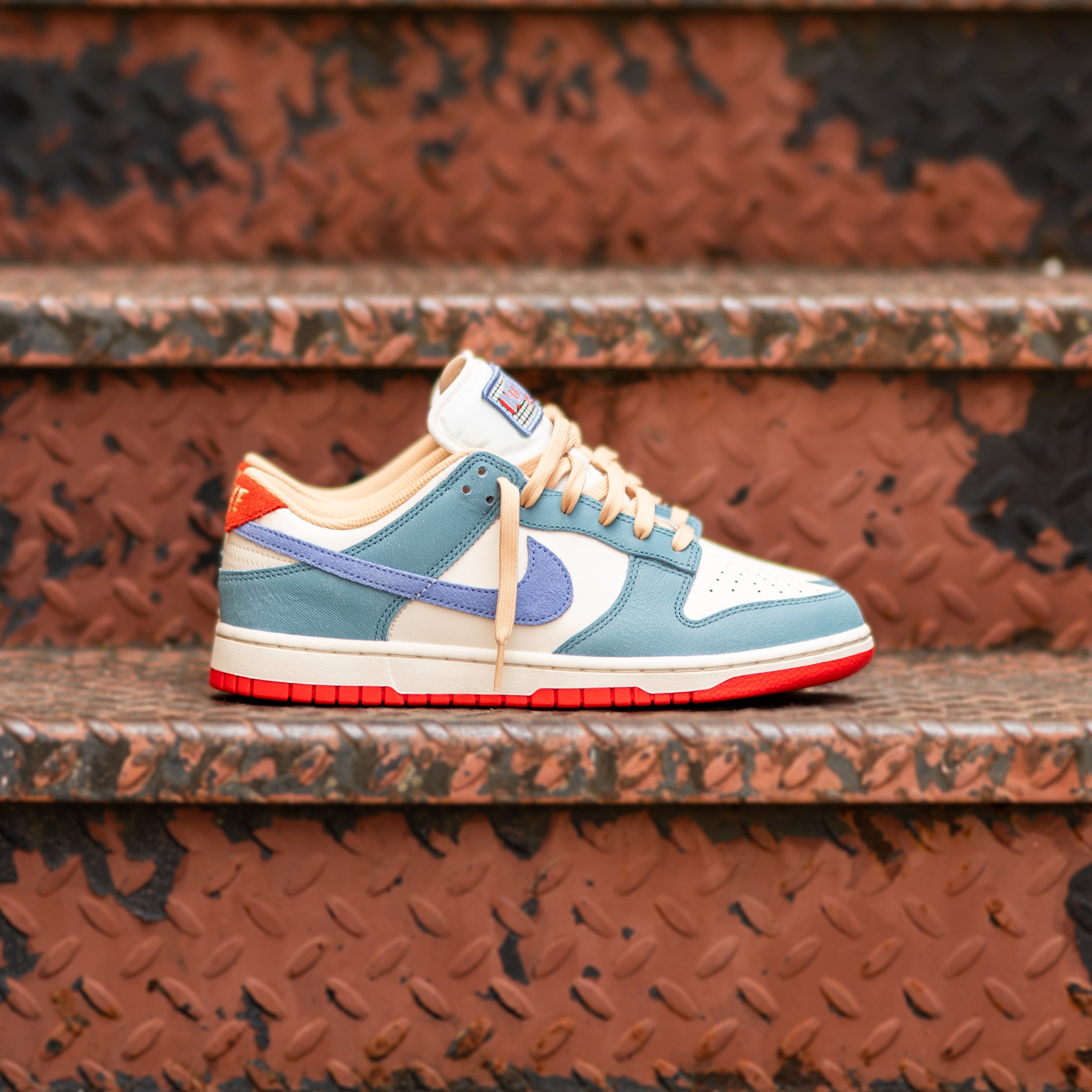 Mens Nike Dunk Low PRM (Pale Ivory/Royal Pulse)