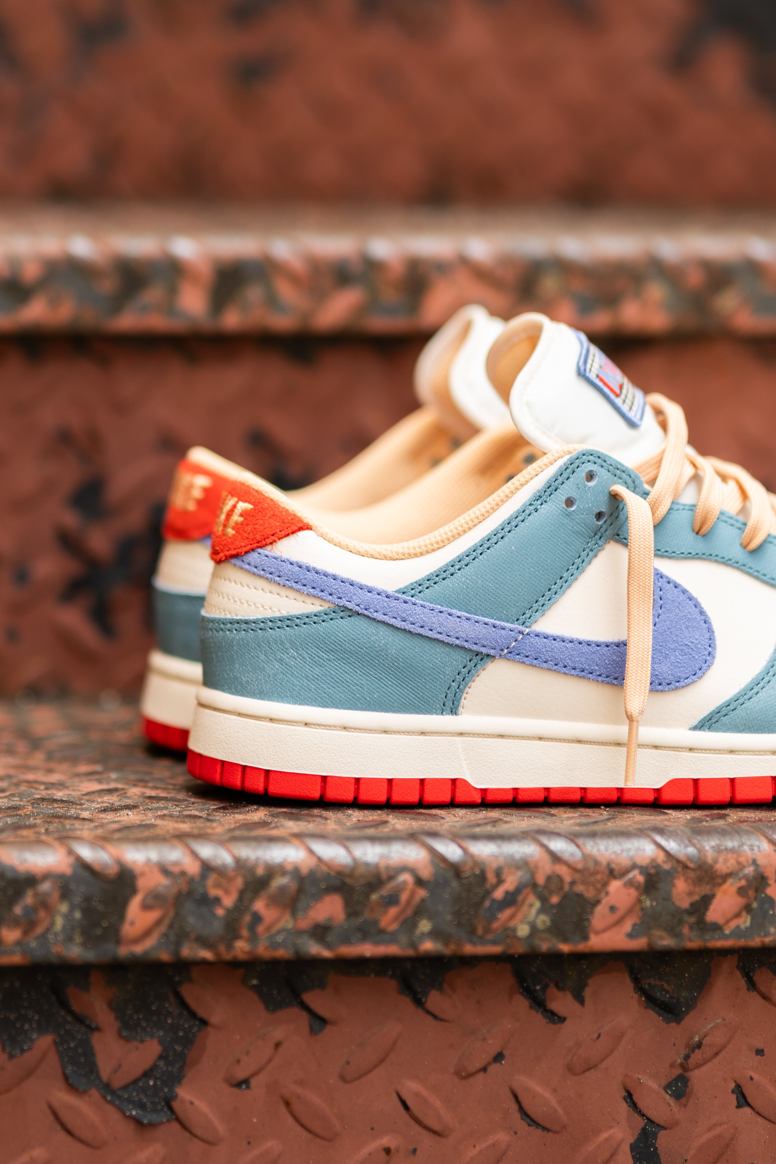 Mens Nike Dunk Low PRM (Pale Ivory/Royal Pulse)