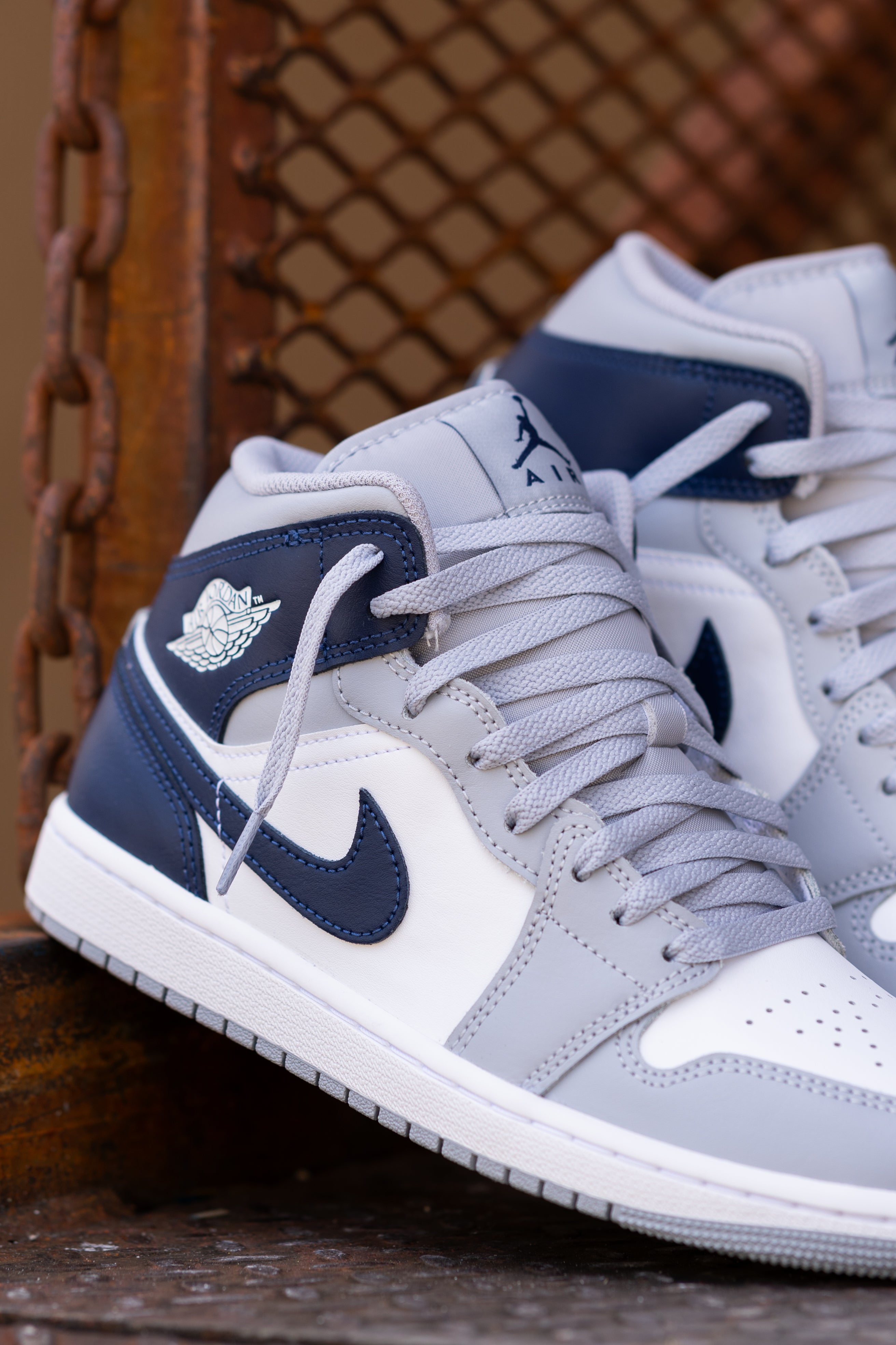 Mens Air Jordan 1 Mid (White/Midnight Navy/Wolf Grey)