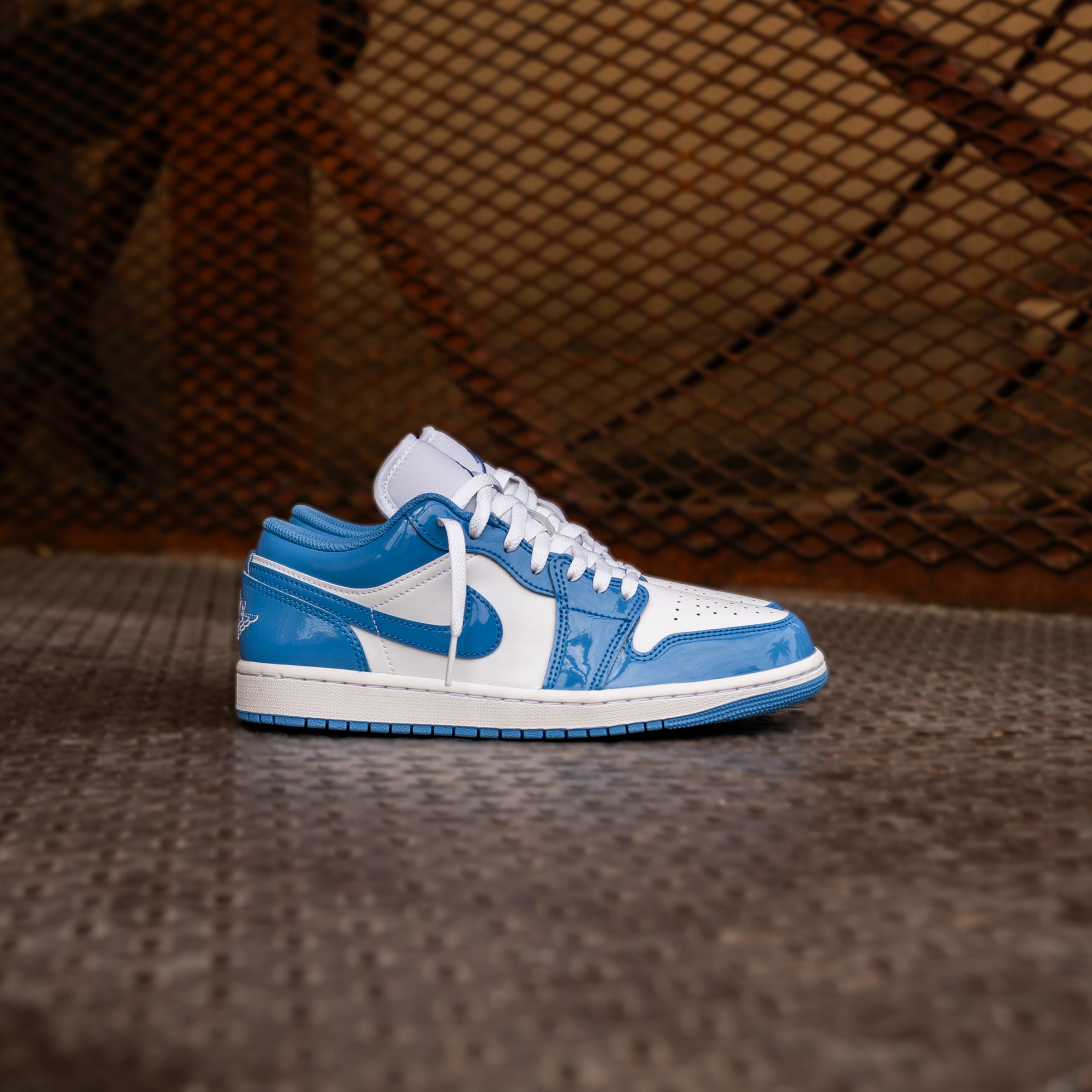 Mens Air Jordan 1 Low SE (White/Legend Blue)