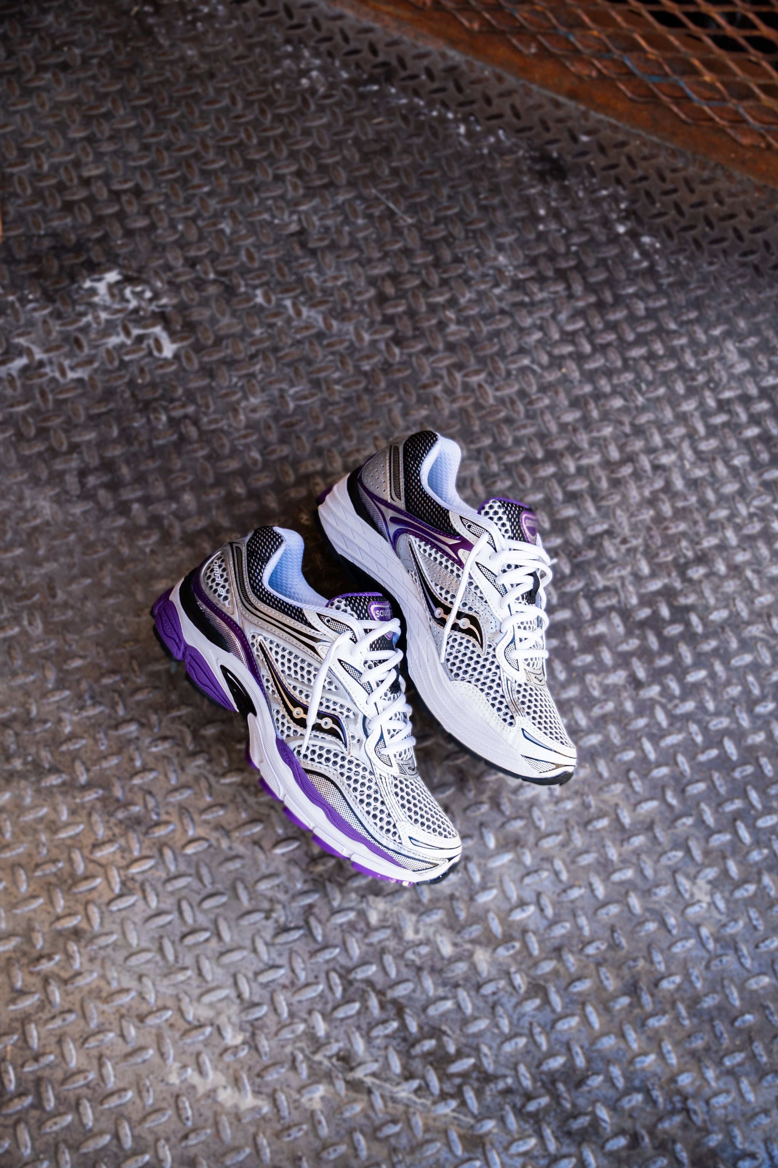 Mens Saucony ProGrid Omni 9 (Silver/Purple)