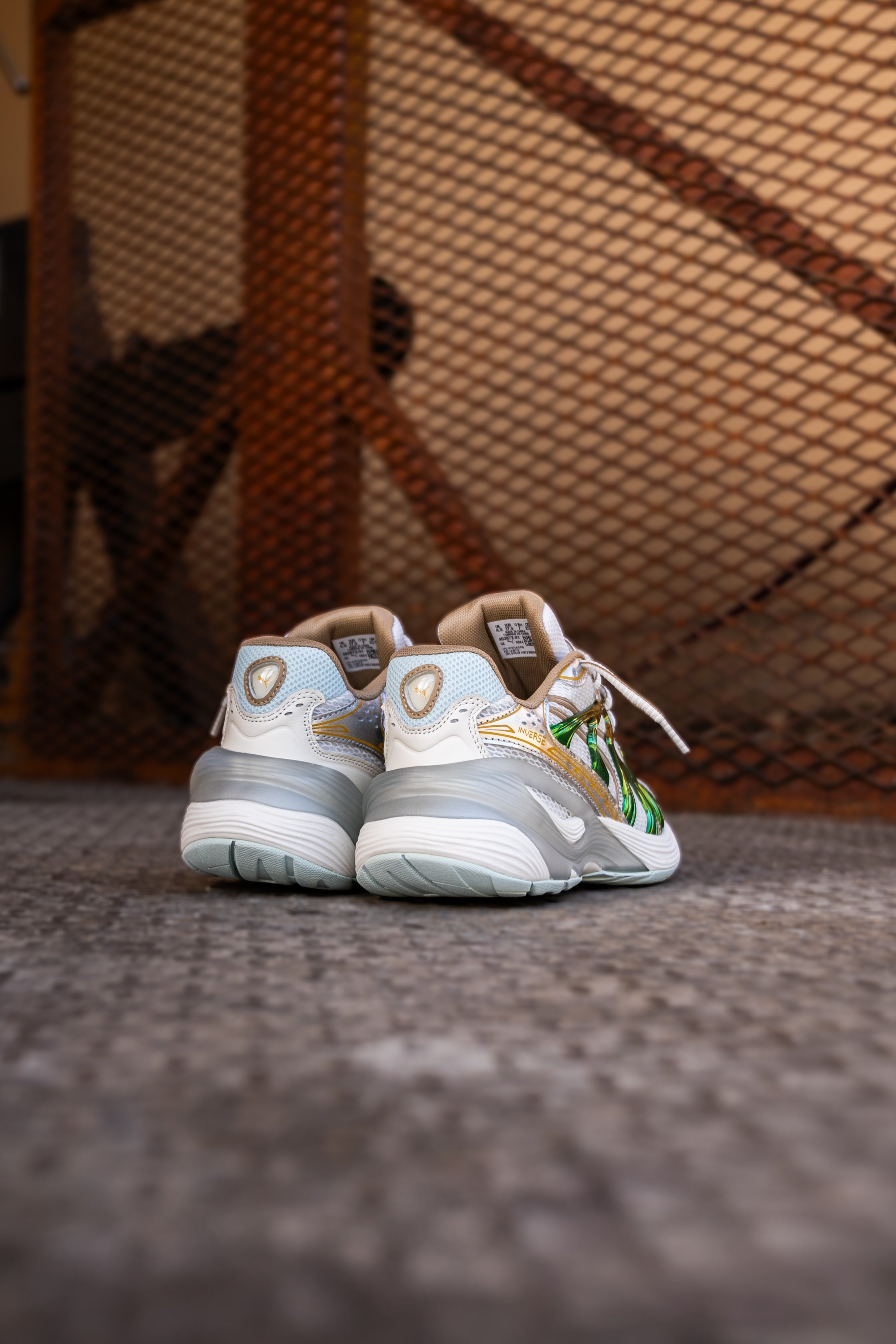 Womens Puma Inverse Shimmer (Warm White/Archive Gold)