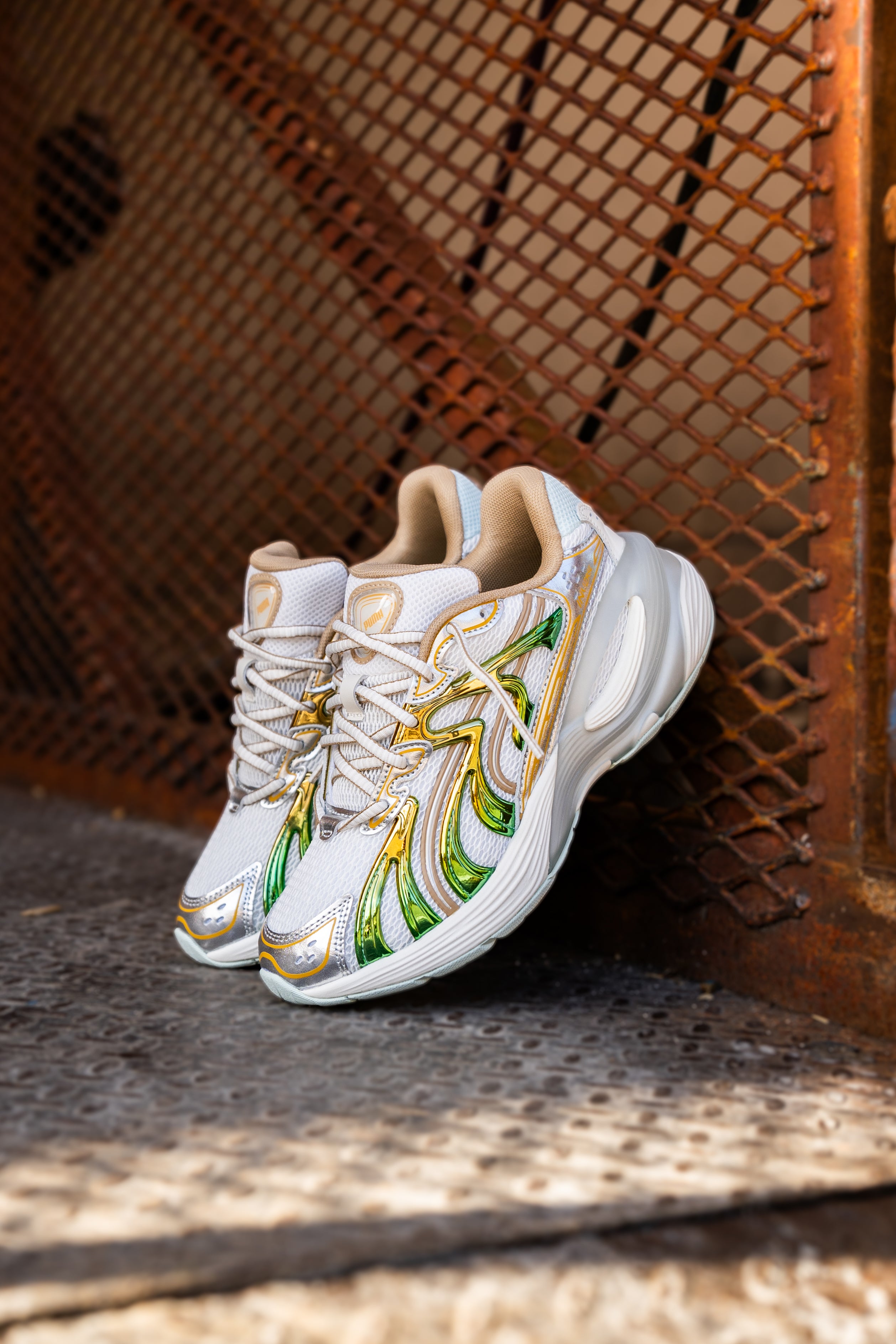 Womens Puma Inverse Shimmer (Warm White/Archive Gold)