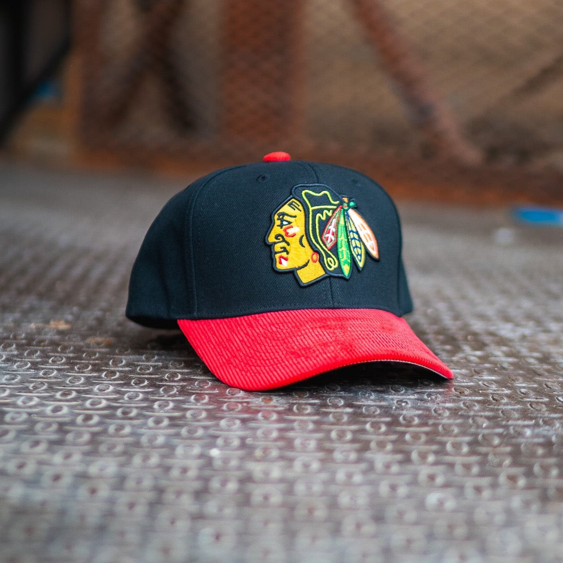 Mitchell & Ness Chicago Blackhawks Snapback (Black/Red Corduroy) - Mitchell & Ness