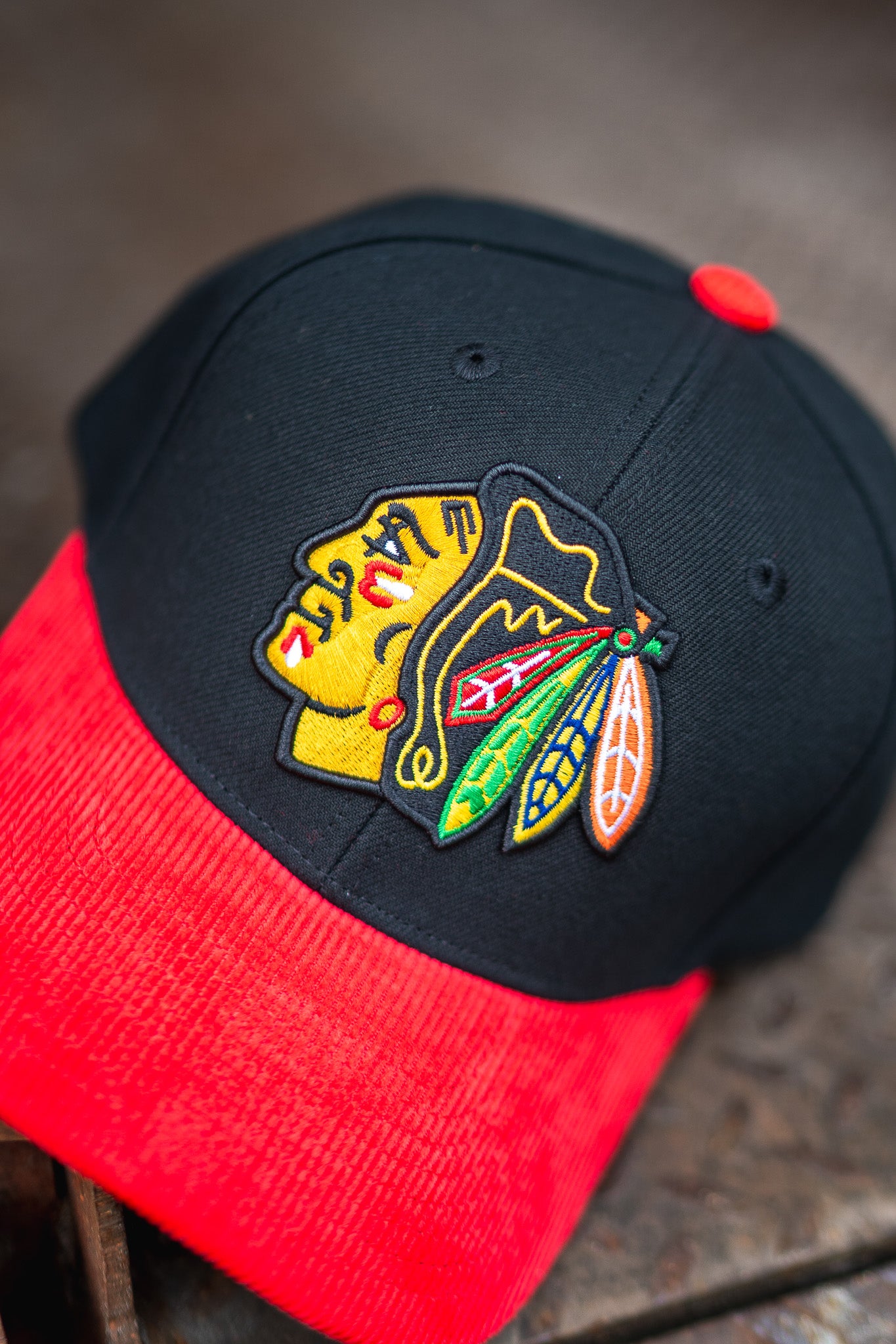 Mitchell & Ness Chicago Blackhawks Snapback (Black/Red Corduroy) - Mitchell & Ness