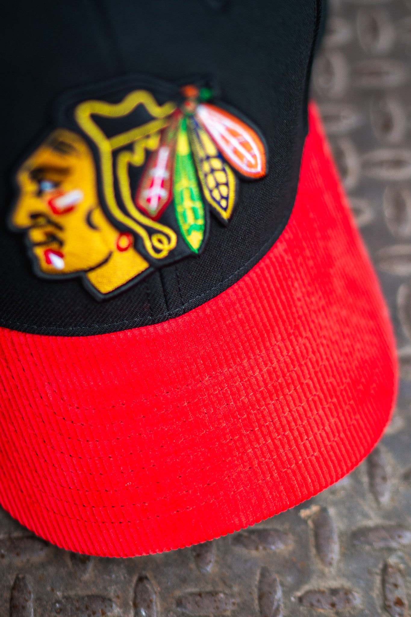 Mitchell & Ness Chicago Blackhawks Snapback (Black/Red Corduroy) - Mitchell & Ness