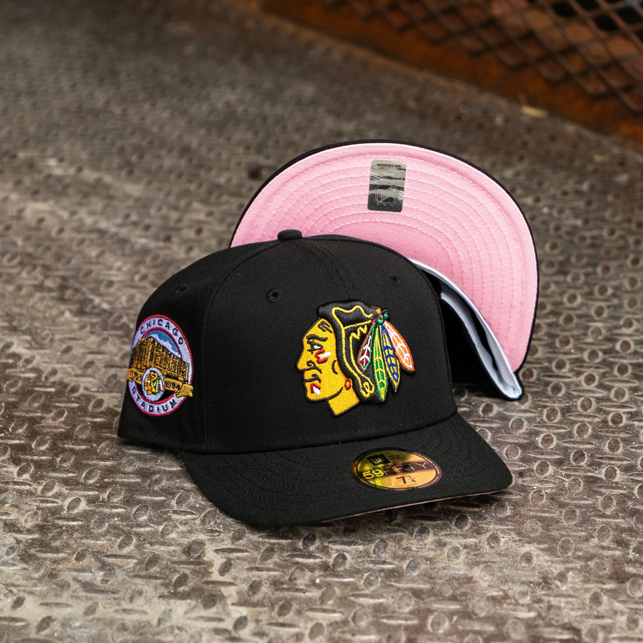 New Era Chicago Blackhawks Chicago Stadium Pink UV 59Fifty Fitted (Black)